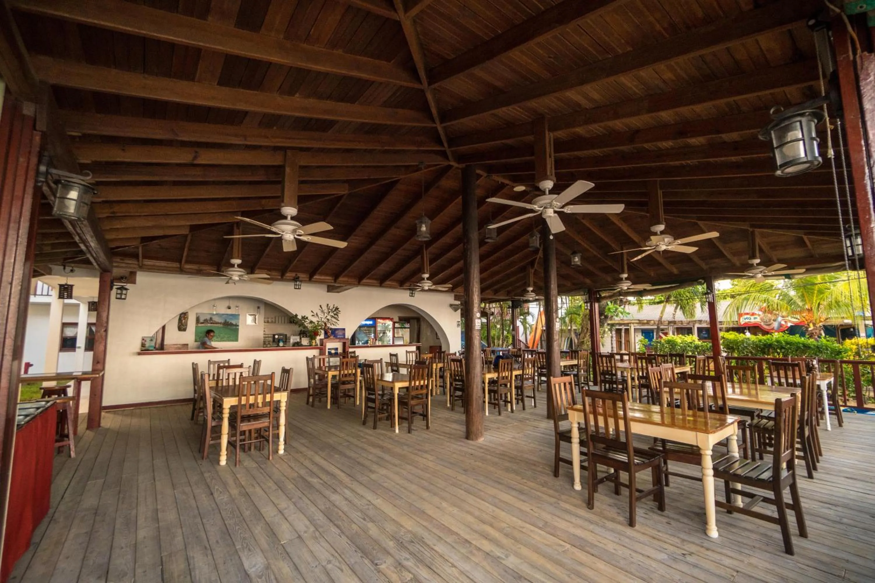Restaurant/places to eat in Splash Inn Dive Resort & Villas