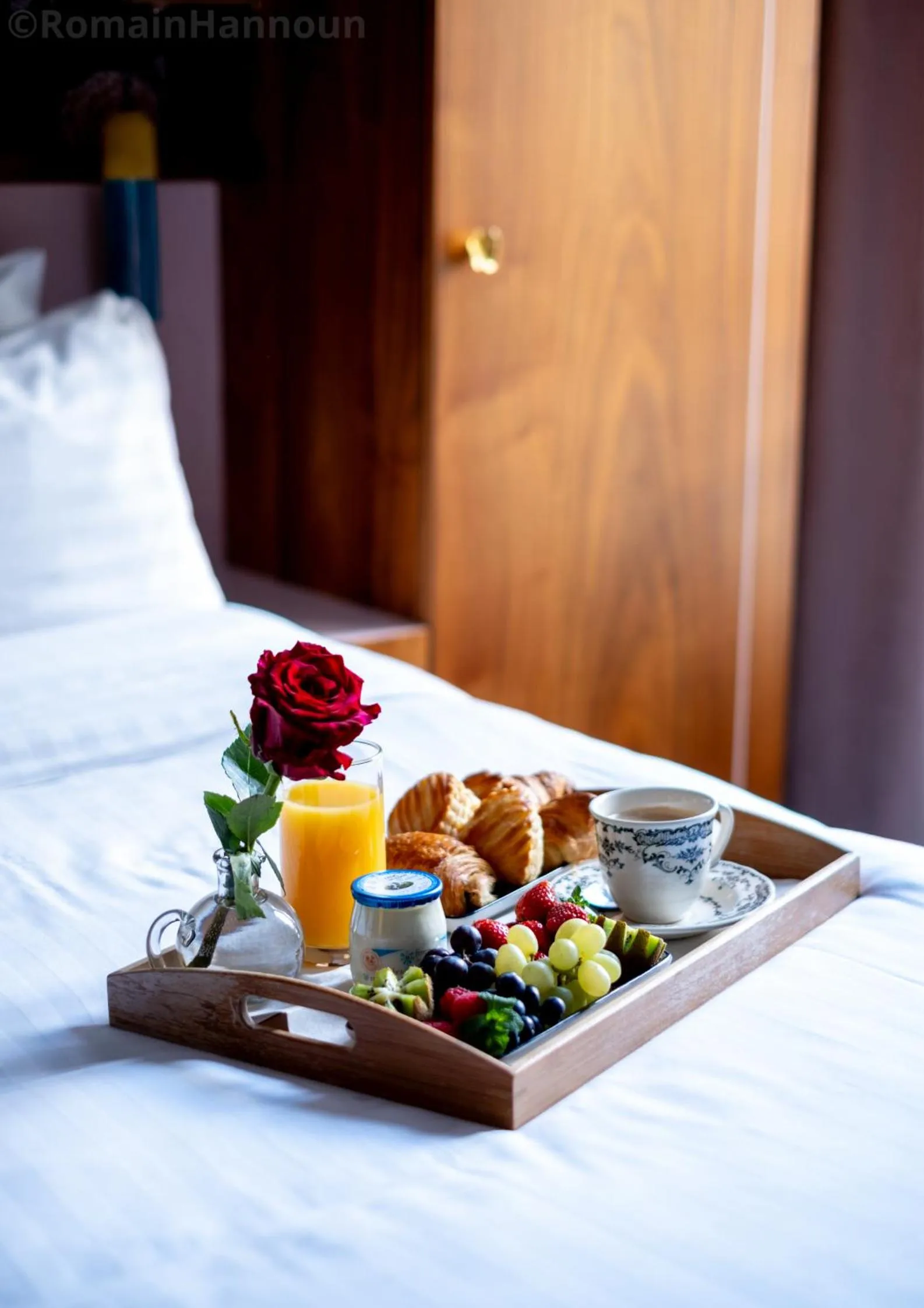 Breakfast, Bed in Hotel Taylor