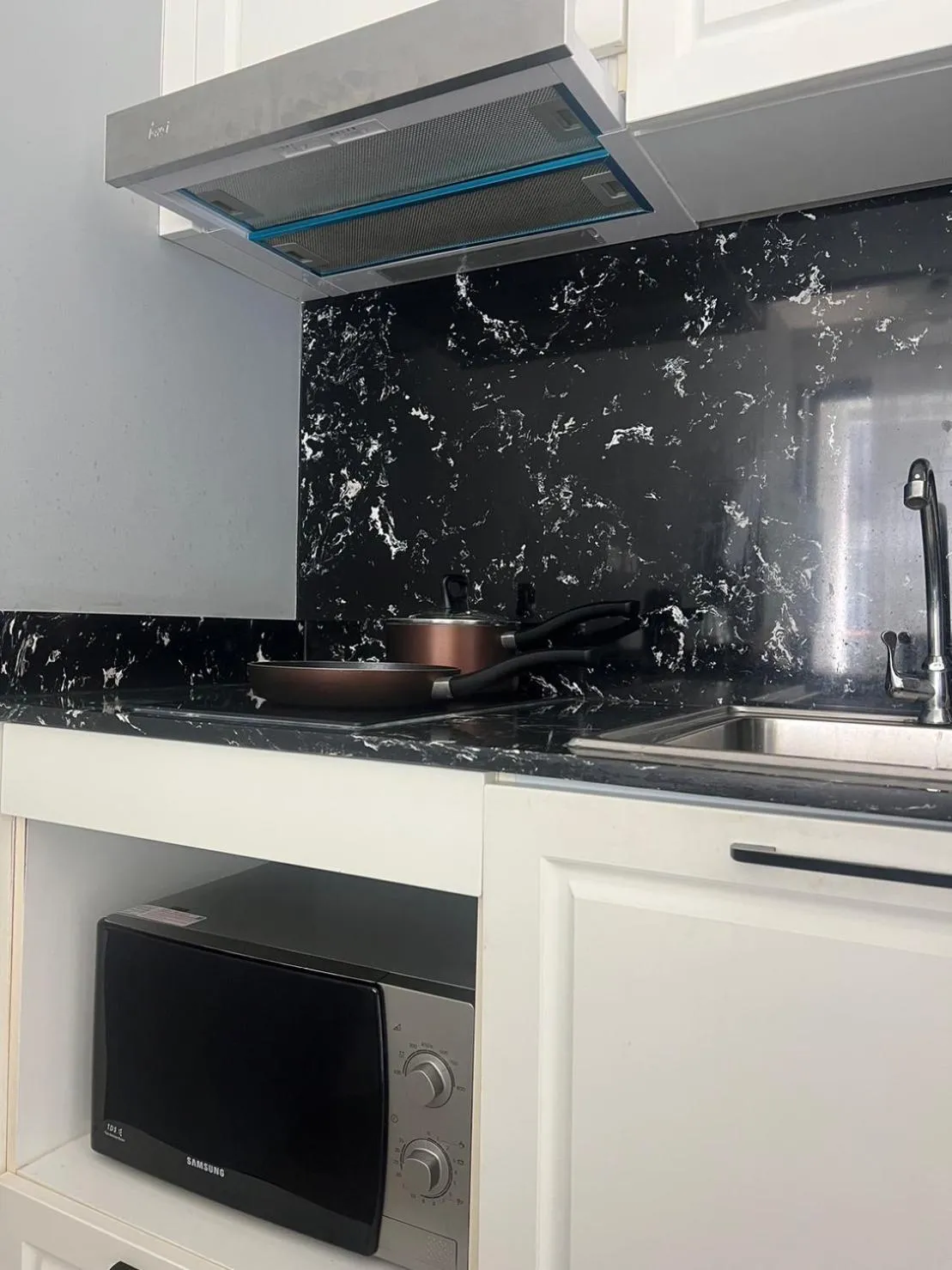 Kitchen or kitchenette in Palmyrah Surin Beach Residence