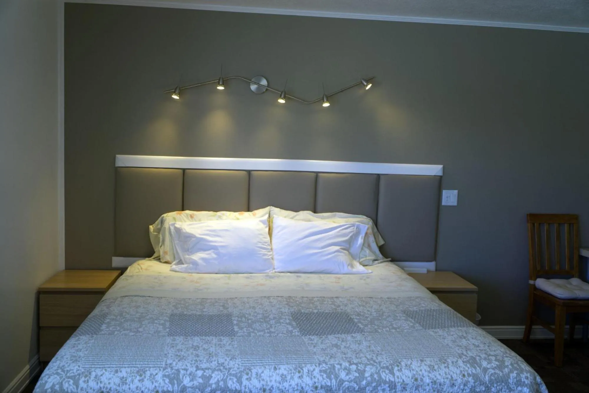 Bed in Bybee's Steppingstone Motel