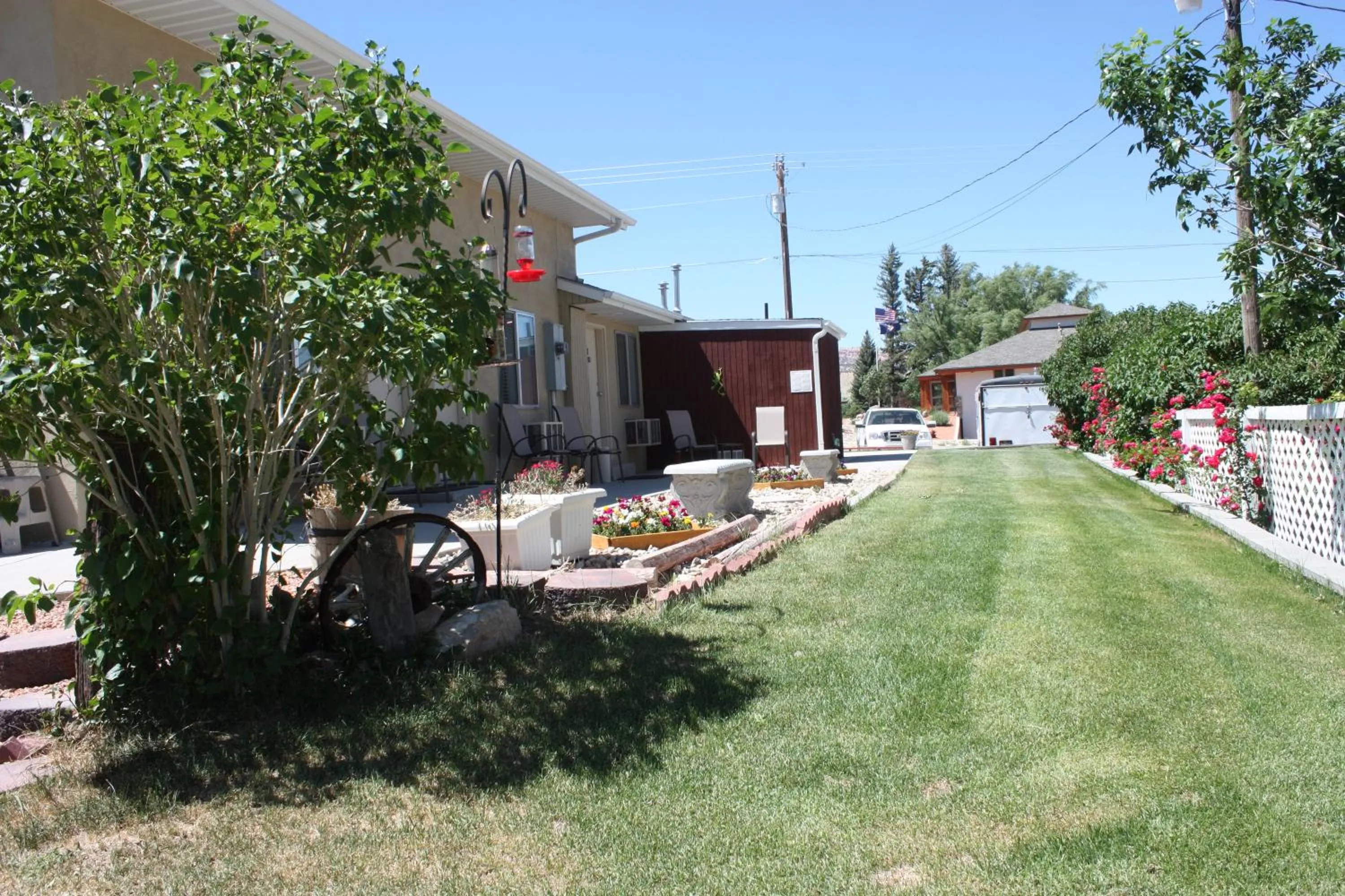 Garden view in Bybee's Steppingstone Motel