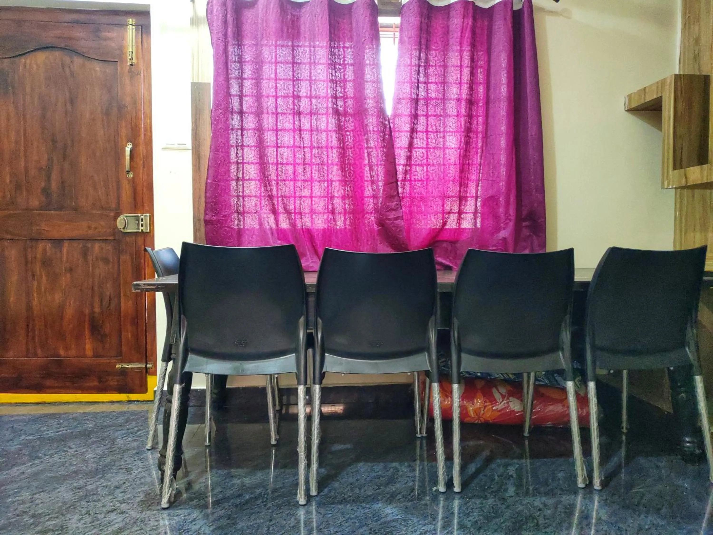 Living room in Hampi Two Bedroom Guesthouse