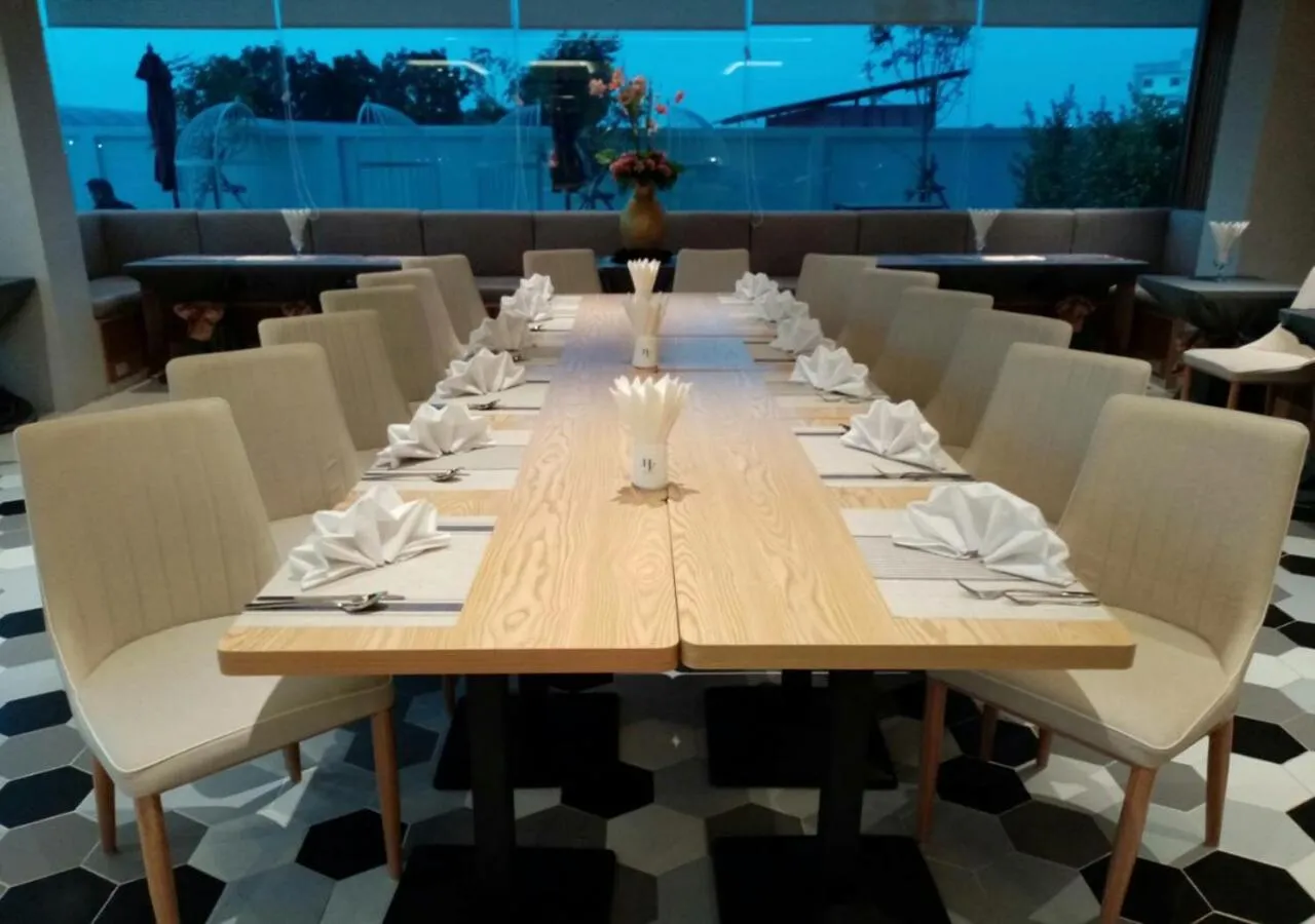 Restaurant/places to eat in Hotel Fuse Rayong