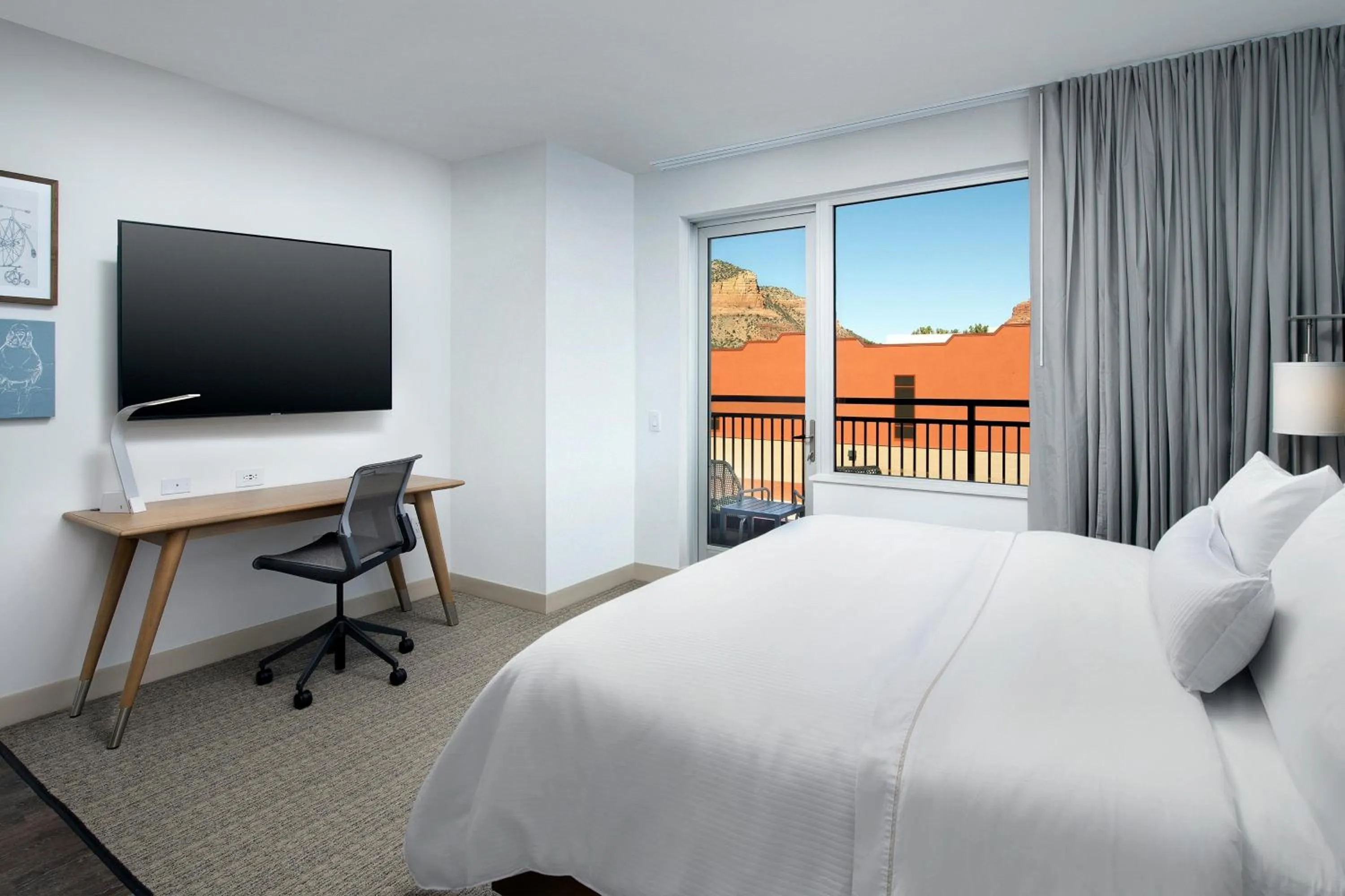 Photo of the whole room, Bed in Element Sedona