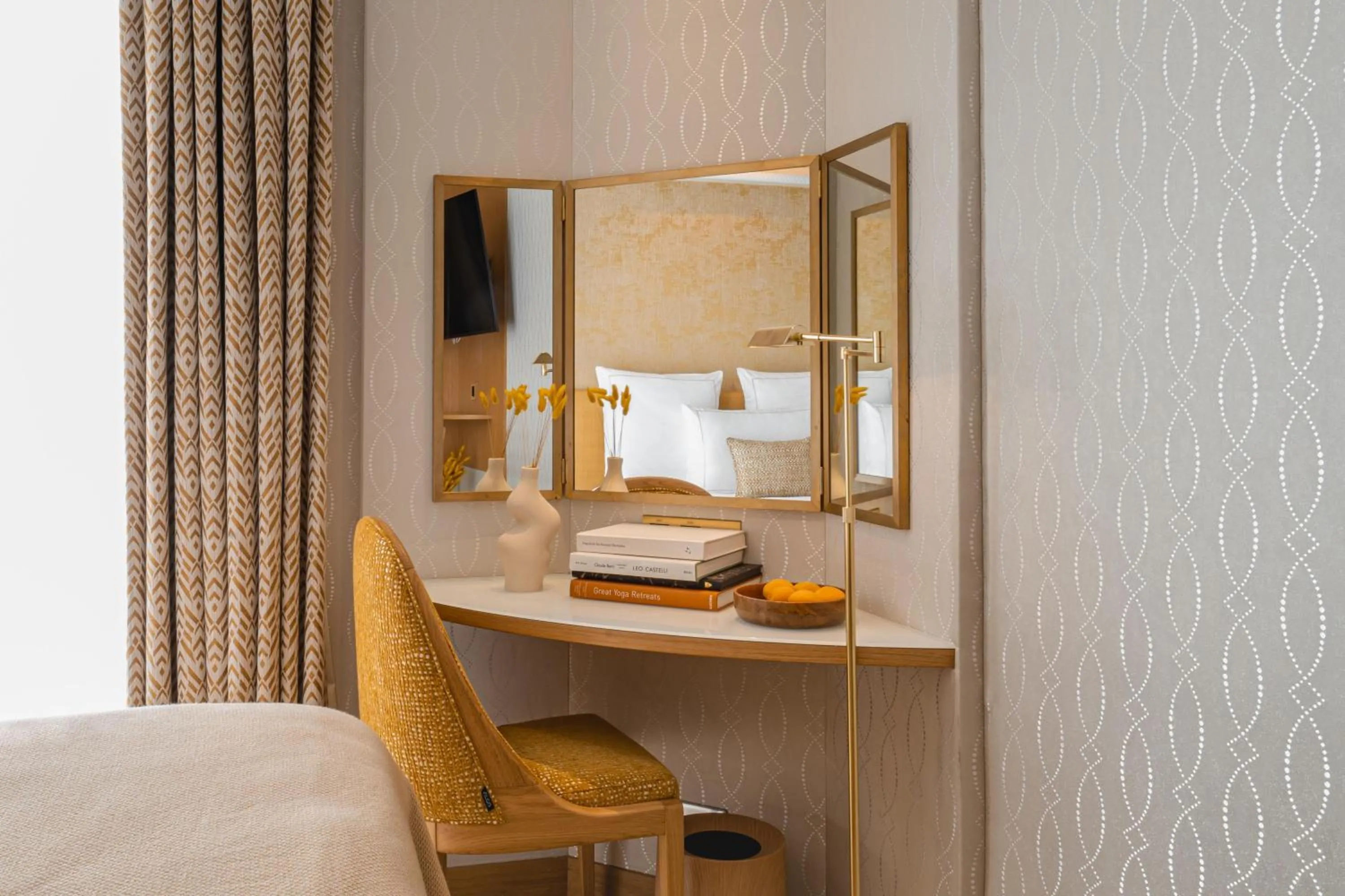 Photo of the whole room, Bed in Hôtel Madison