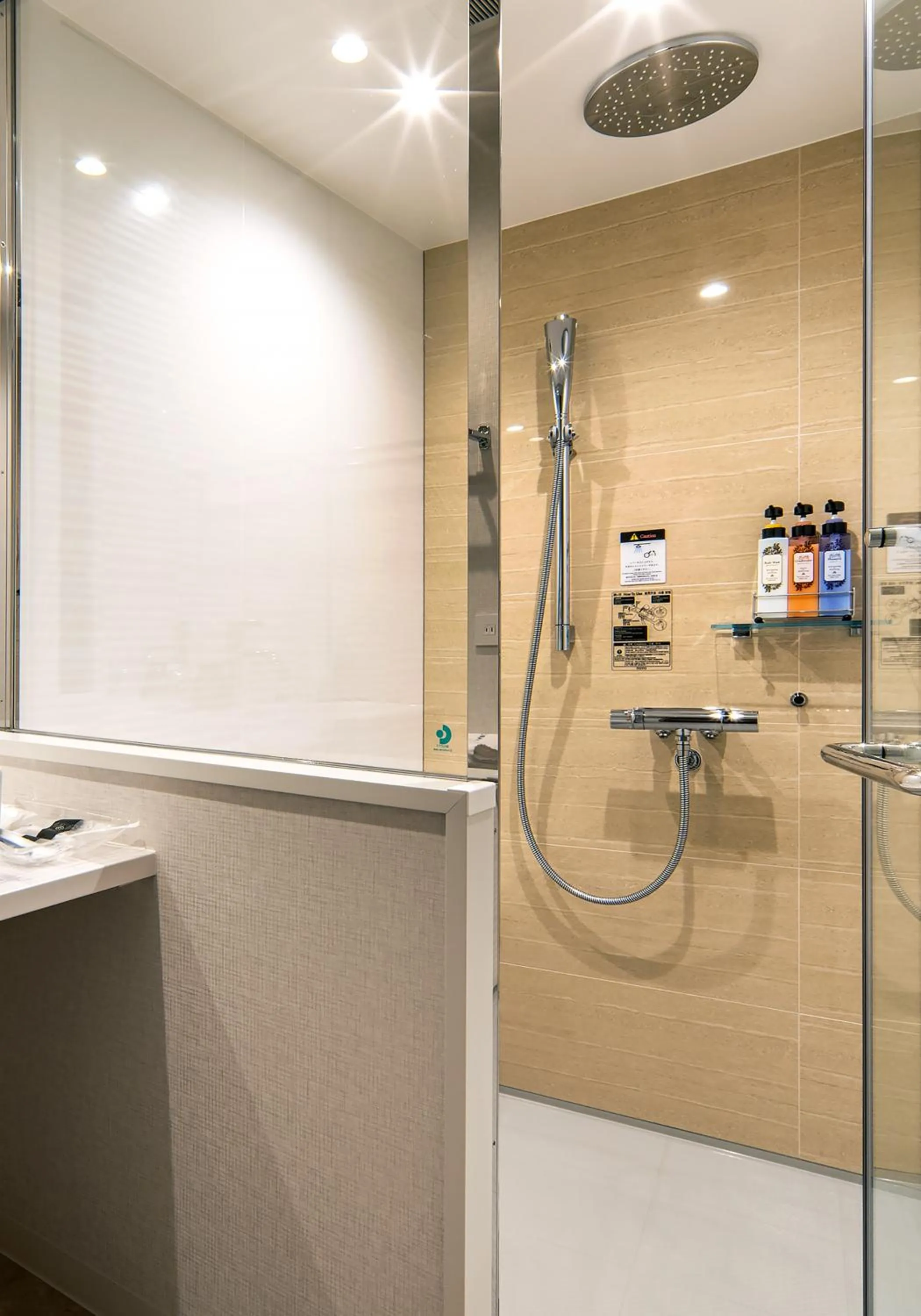 Shower in Daiwa Roynet Hotel Okinawa-Kenchomae