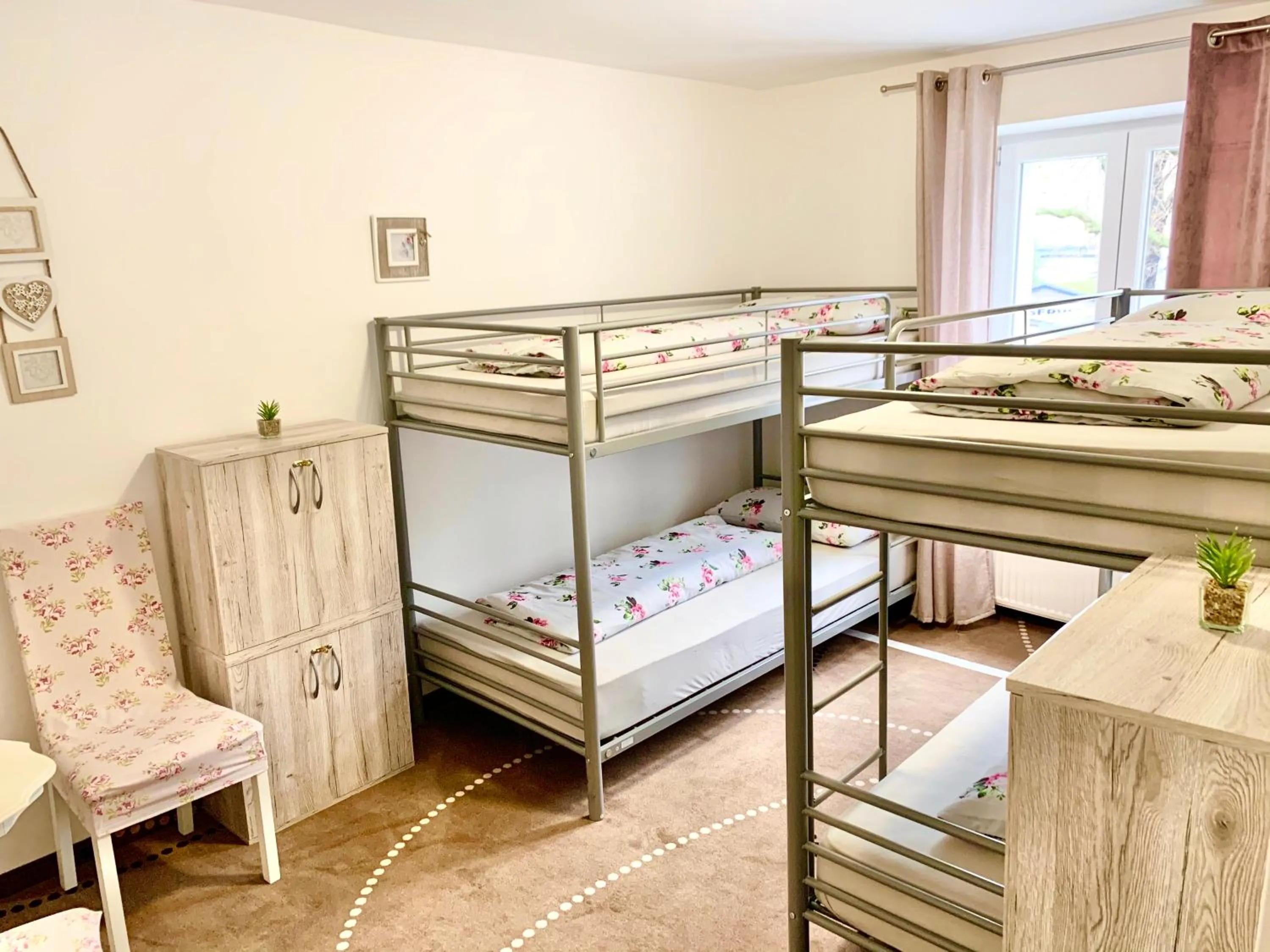 Bed in New Hostel Berlin Mitte FREE SNACK hot tea and coffee