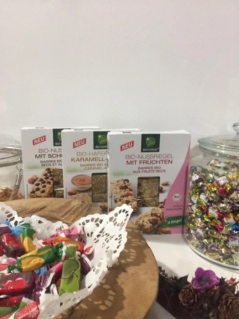 New Hostel Berlin Mitte FREE SNACK hot tea and coffee