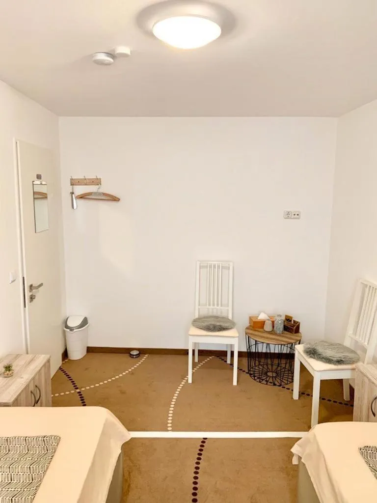 New Hostel Berlin Mitte FREE SNACK hot tea and coffee