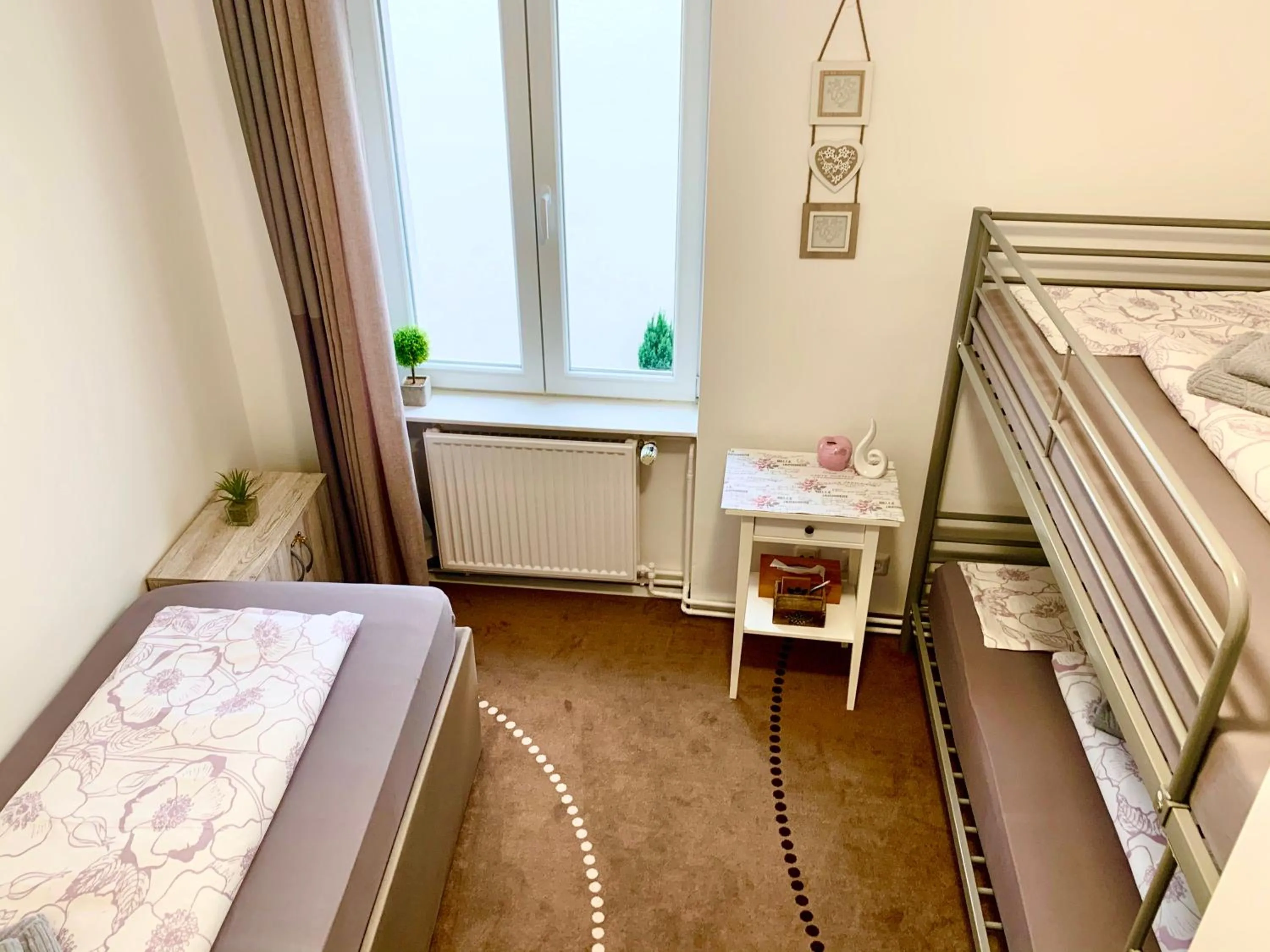 Bed in New Hostel Berlin Mitte FREE SNACK hot tea and coffee