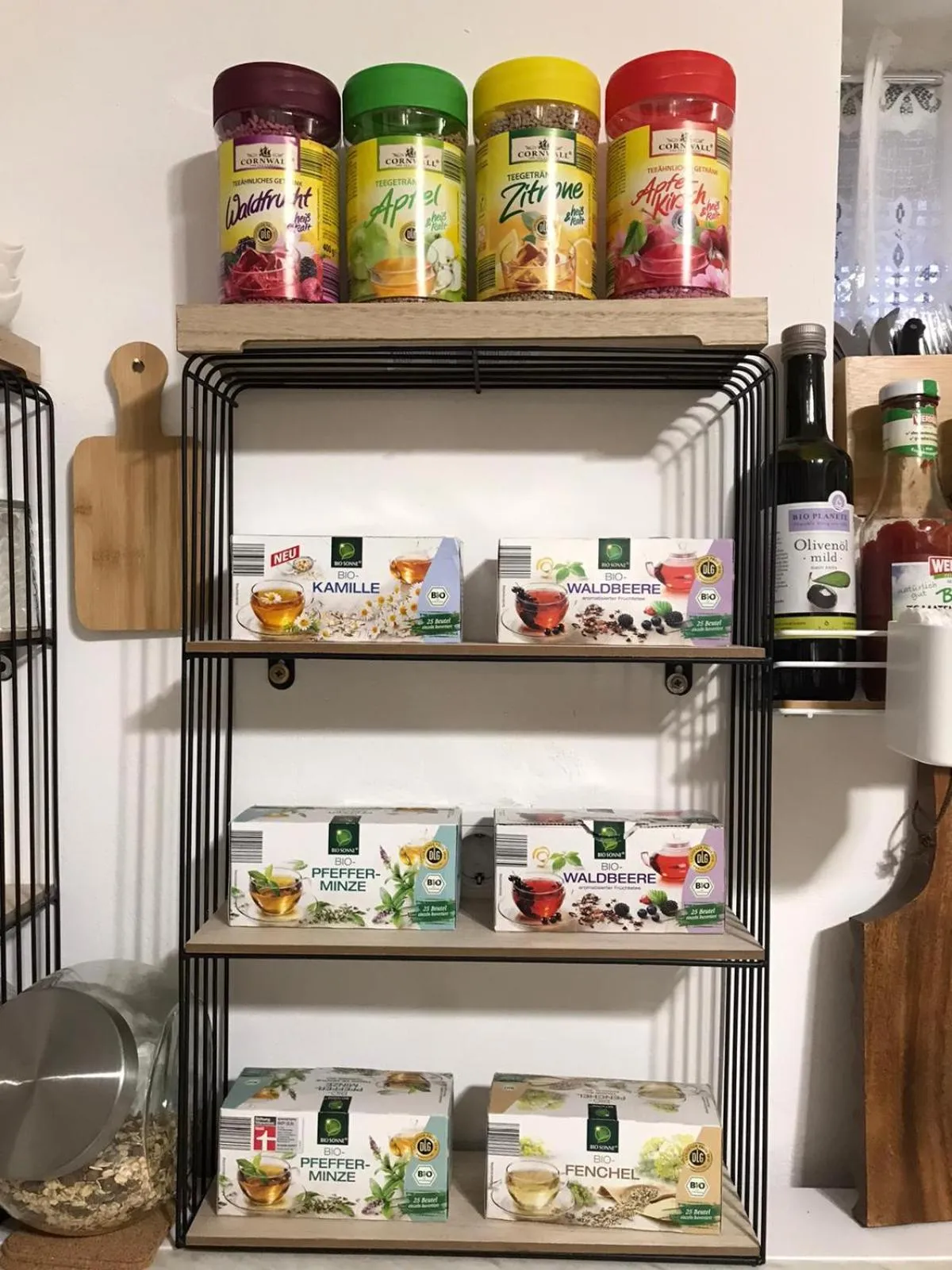 New Hostel Berlin Mitte FREE SNACK hot tea and coffee