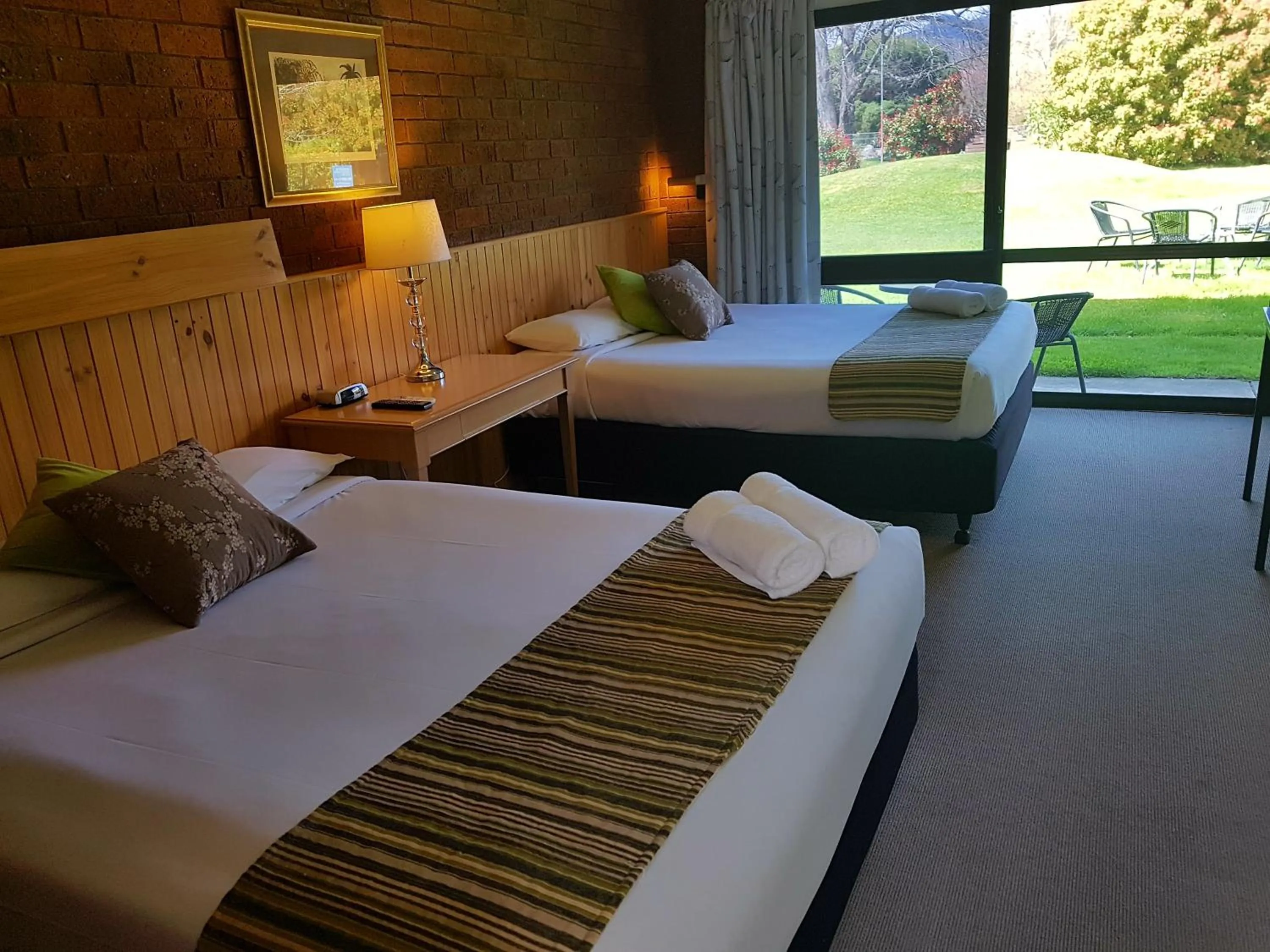 Photo of the whole room, Bed in Bogong View Motor Inn