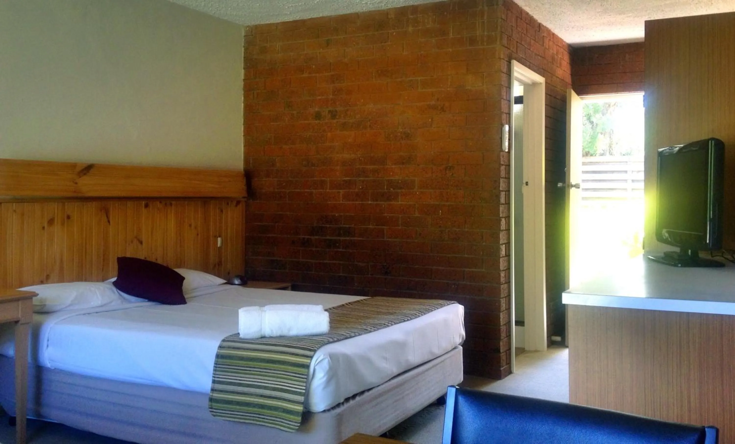 Bedroom, Bed in Bogong View Motor Inn