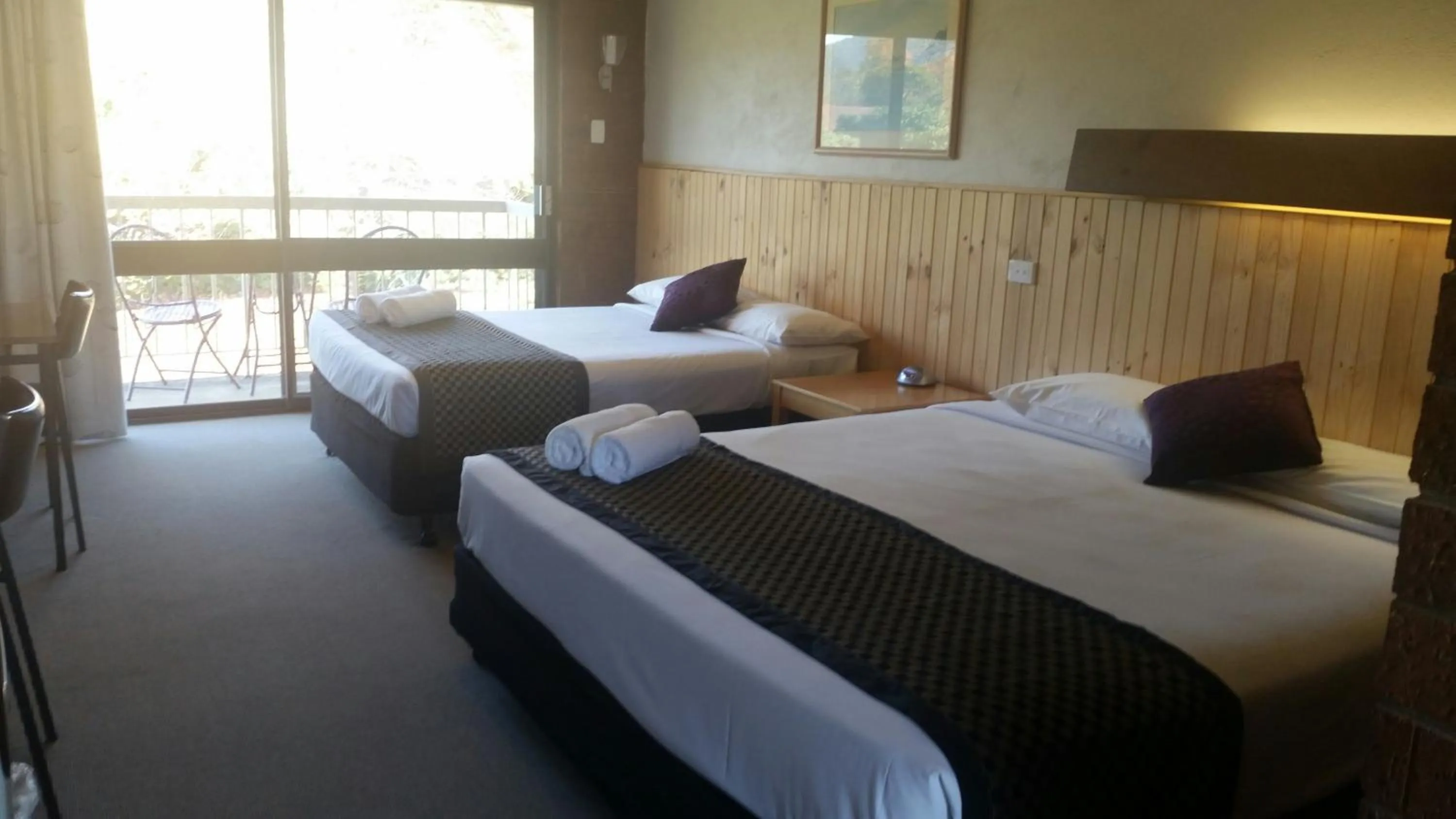 Bedroom, Bed in Bogong View Motor Inn