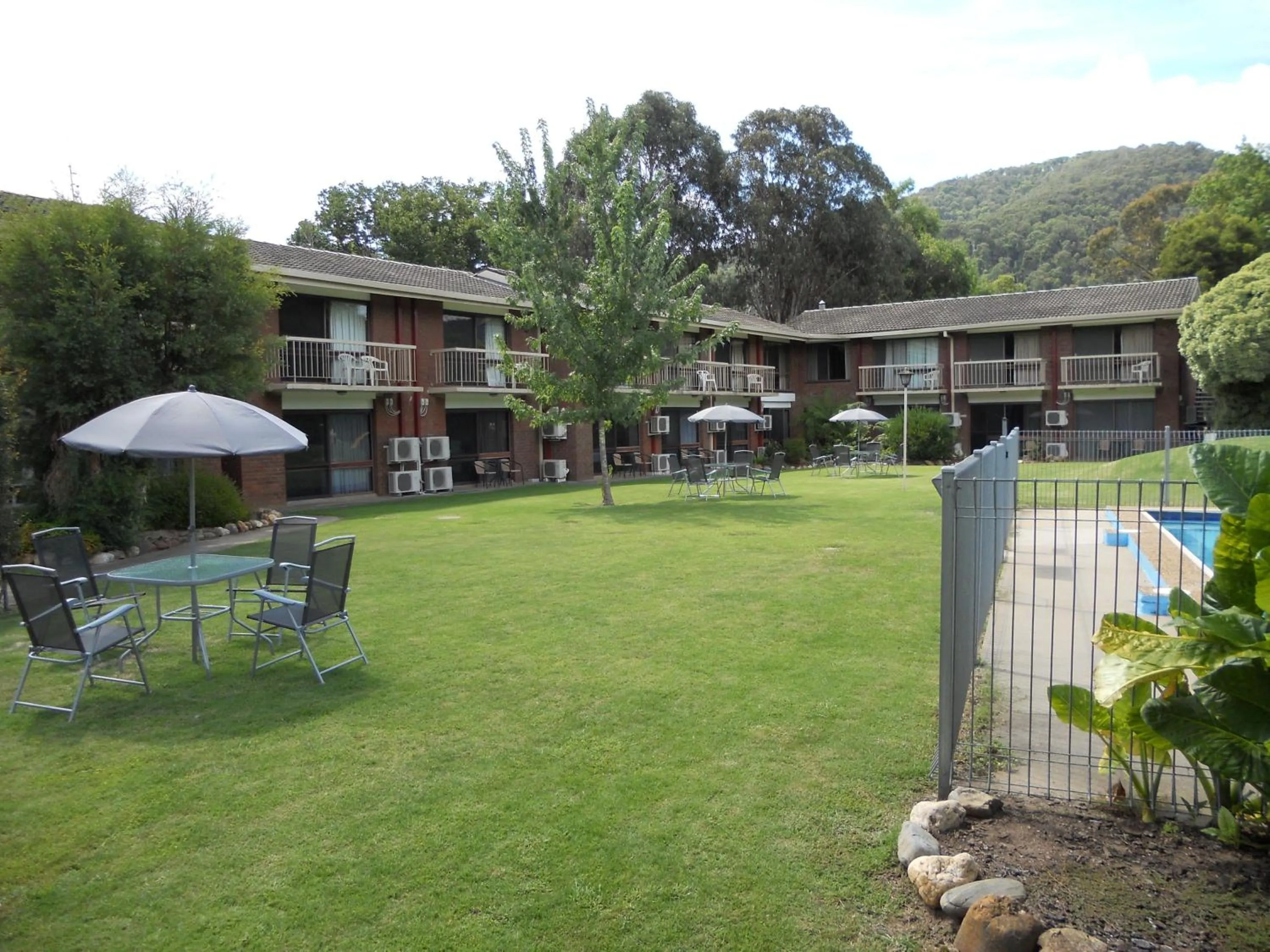 Facade/entrance, Property Building in Bogong View Motor Inn