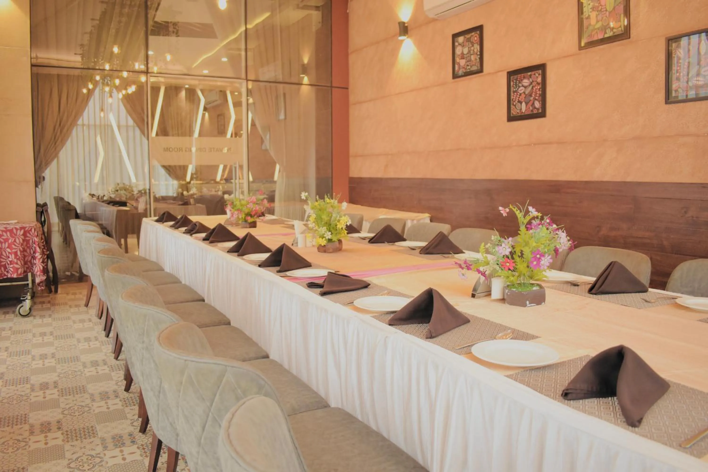 Restaurant/places to eat in Ramada by Wyndham Aligarh GT Road