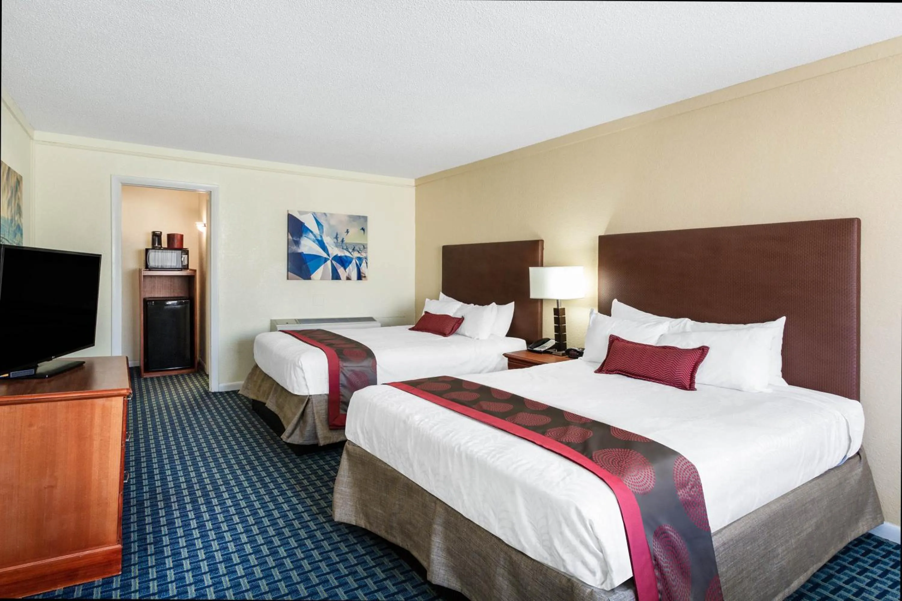 Bedroom, Bed in Ramada by Wyndham Virginia Beach