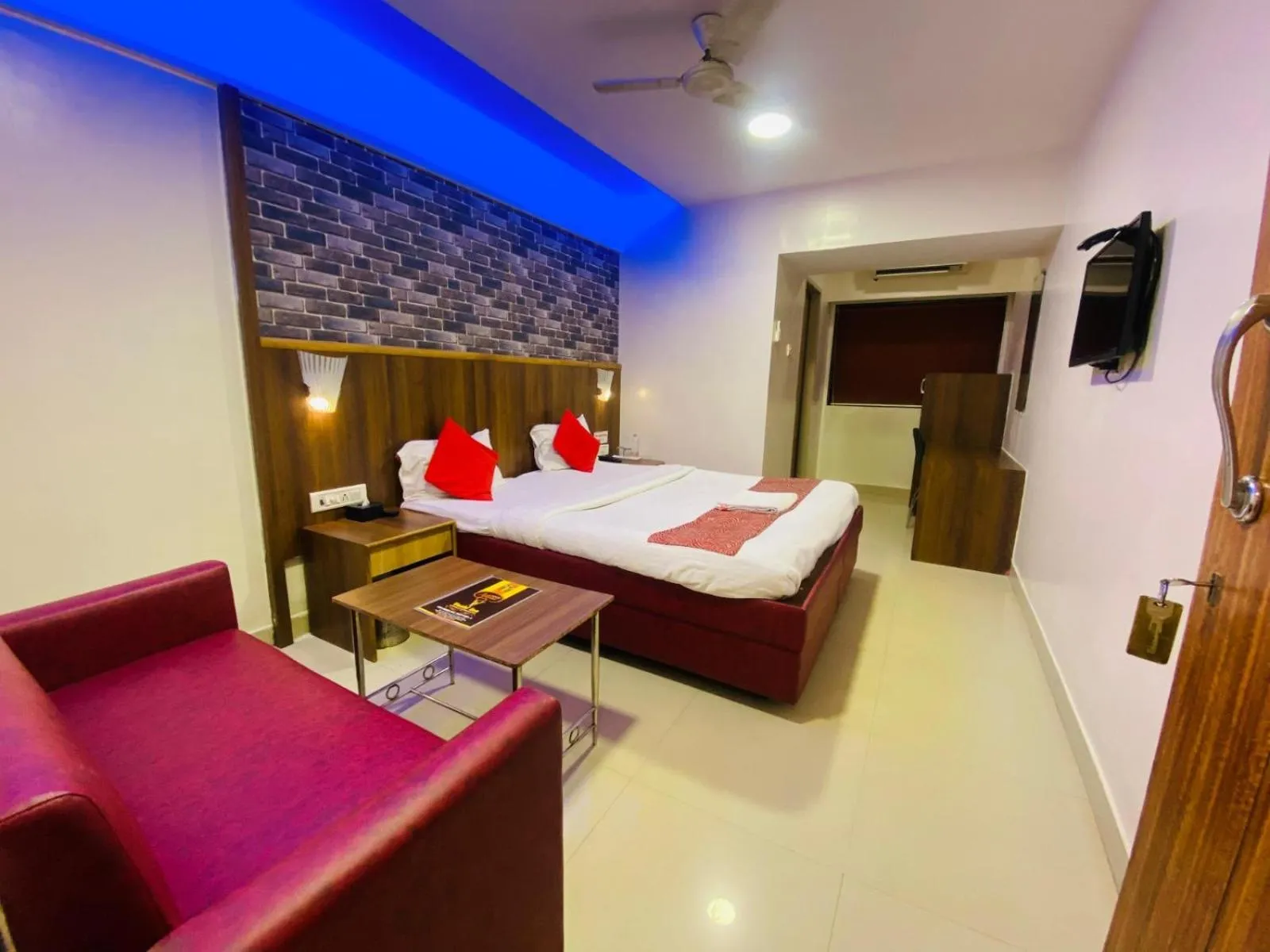 Bed in Hotel Vashi Inn