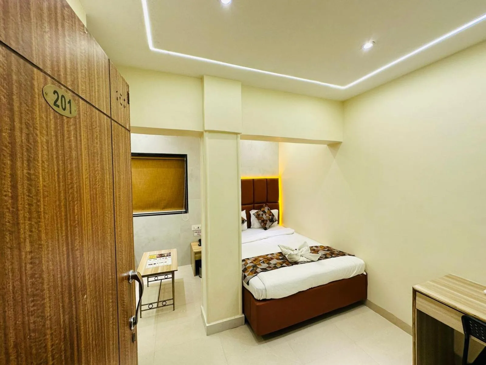 Bedroom, Bed in Hotel Vashi Inn