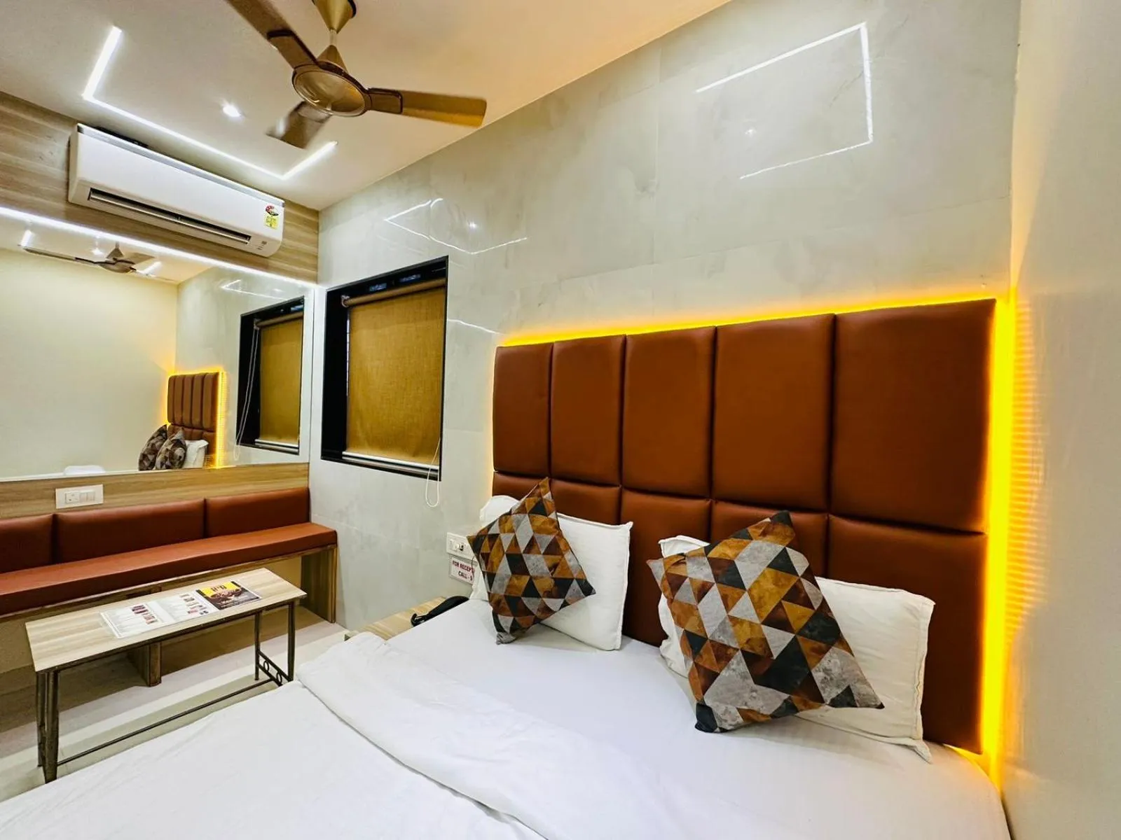 Bed in Hotel Vashi Inn