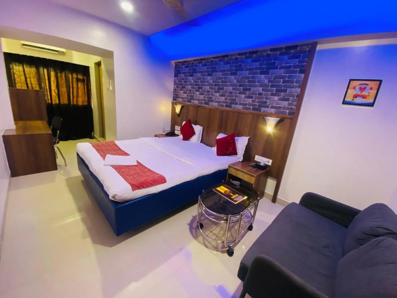 Photo of the whole room, Bed in Hotel Vashi Inn