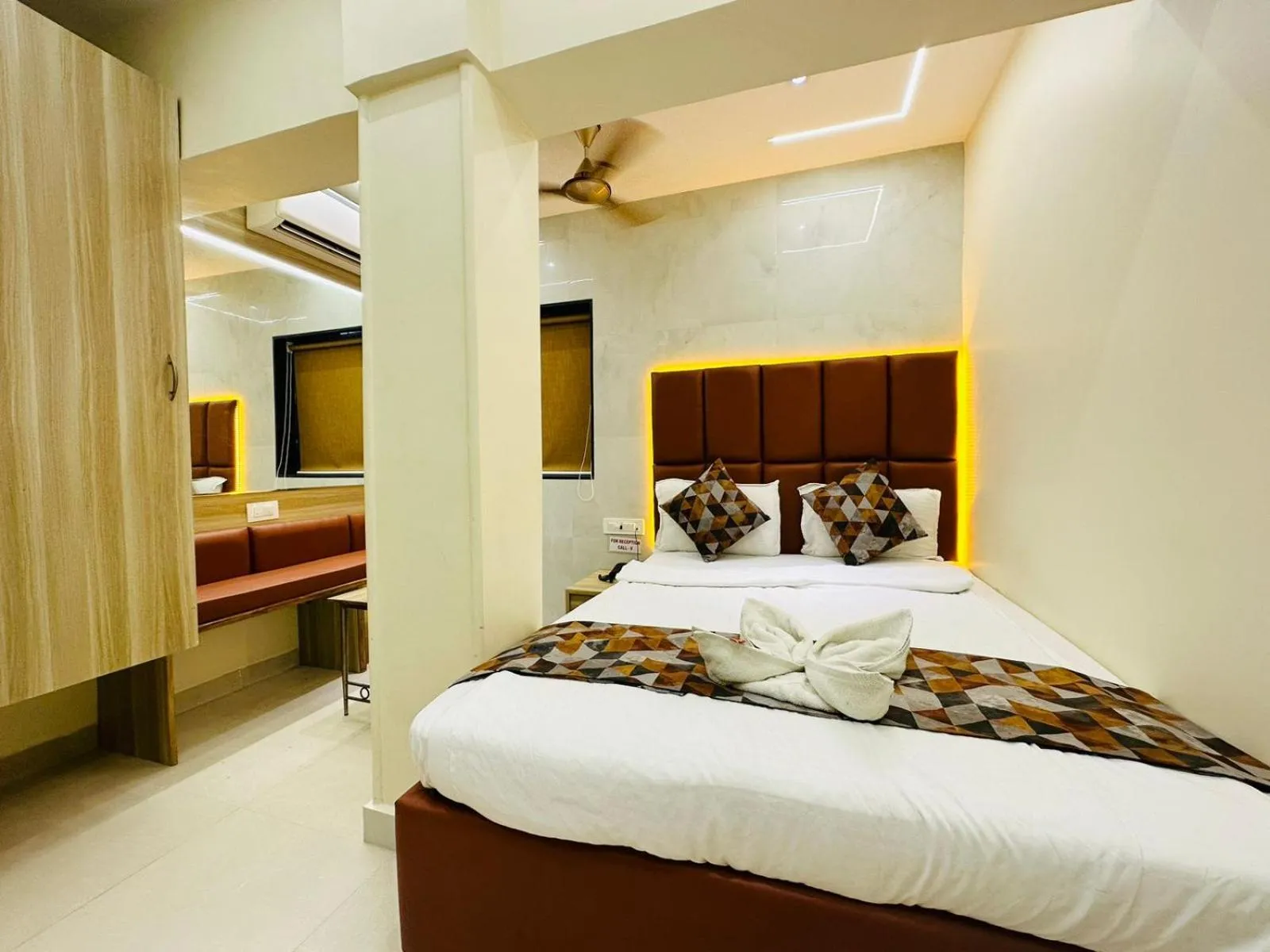 Bedroom, Bed in Hotel Vashi Inn