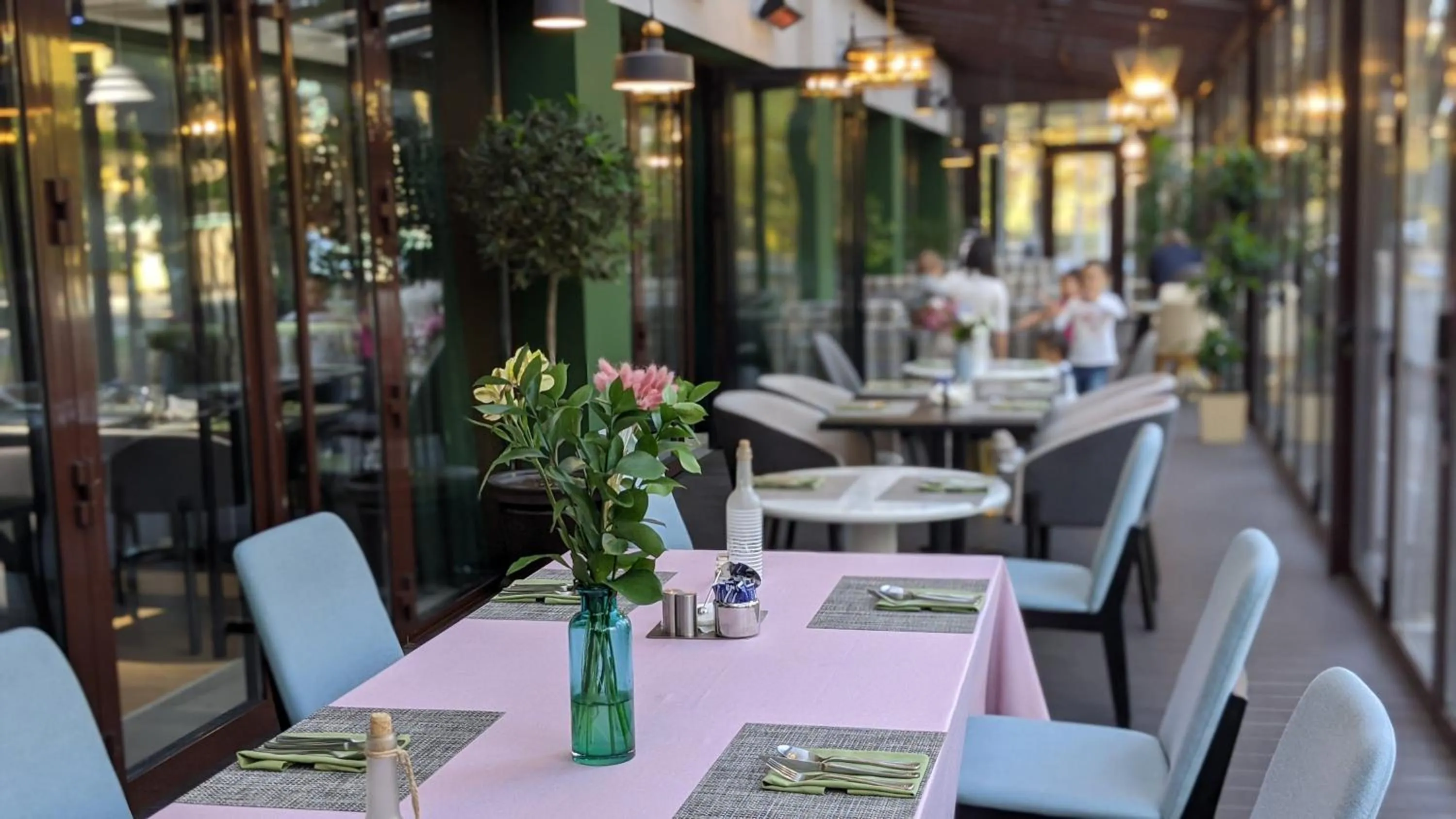 Restaurant/places to eat in Kazzhol Park Hotel Almaty