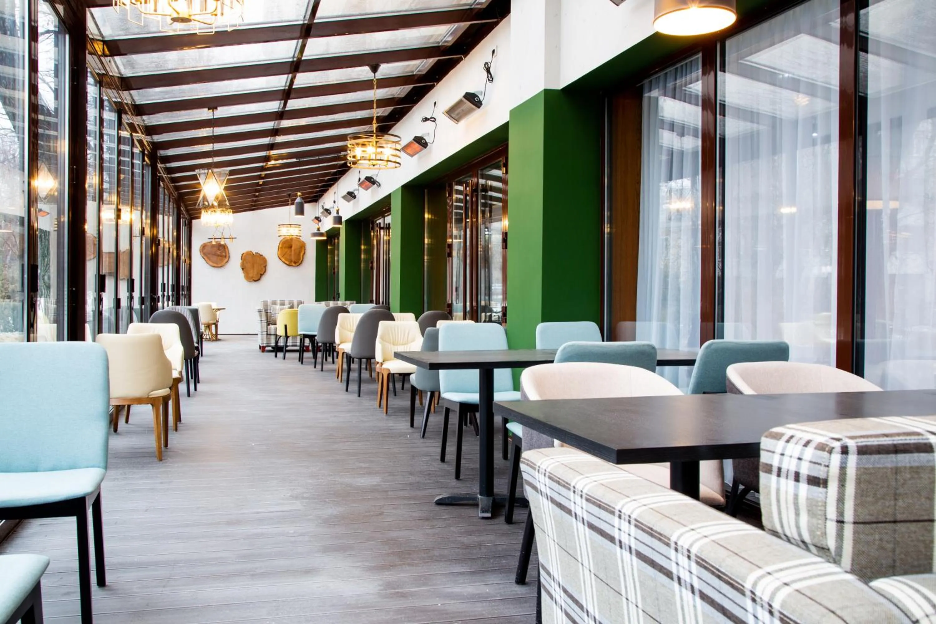 Restaurant/places to eat in Kazzhol Park Hotel Almaty