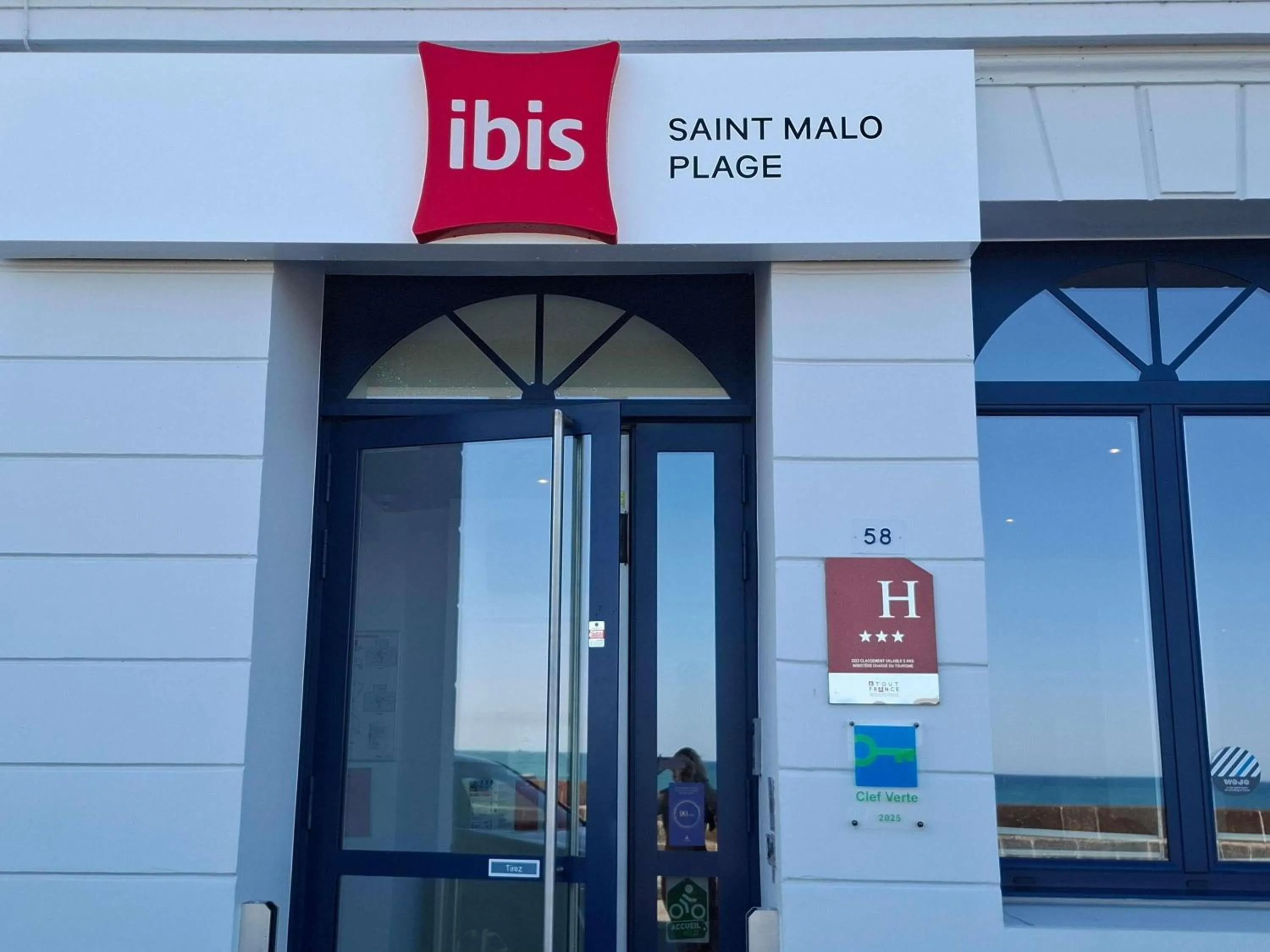 Property building in ibis Saint Malo Plage