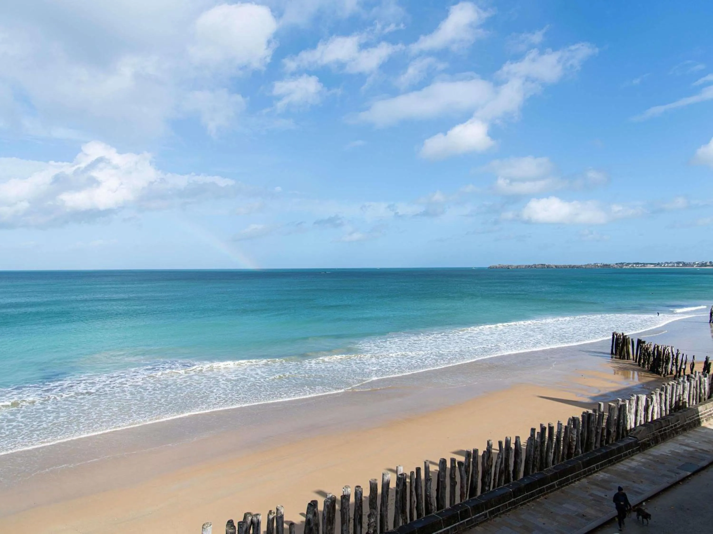 Bedroom in ibis Saint Malo Plage
