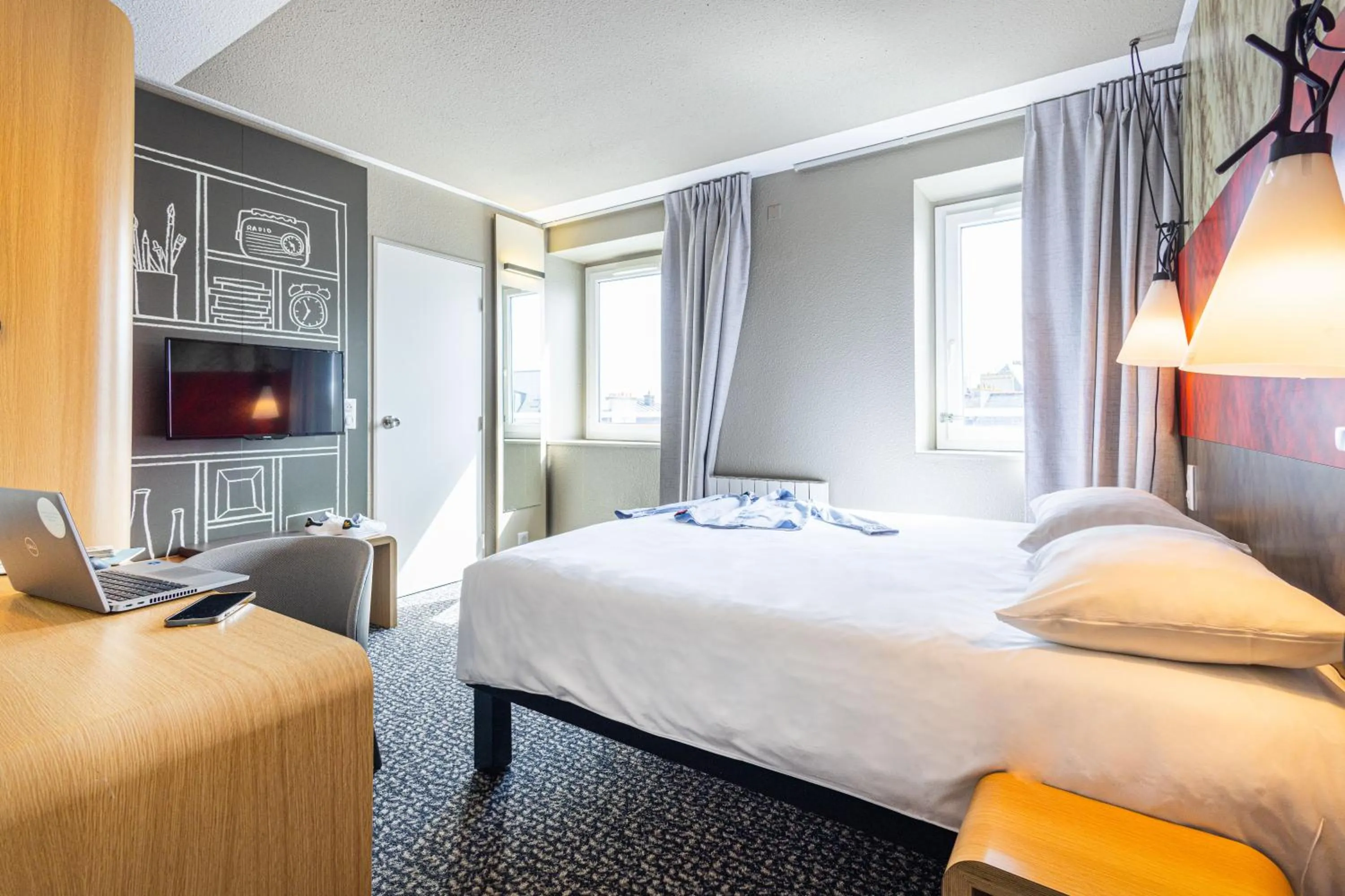 Photo of the whole room, Bed in ibis Saint Malo Plage