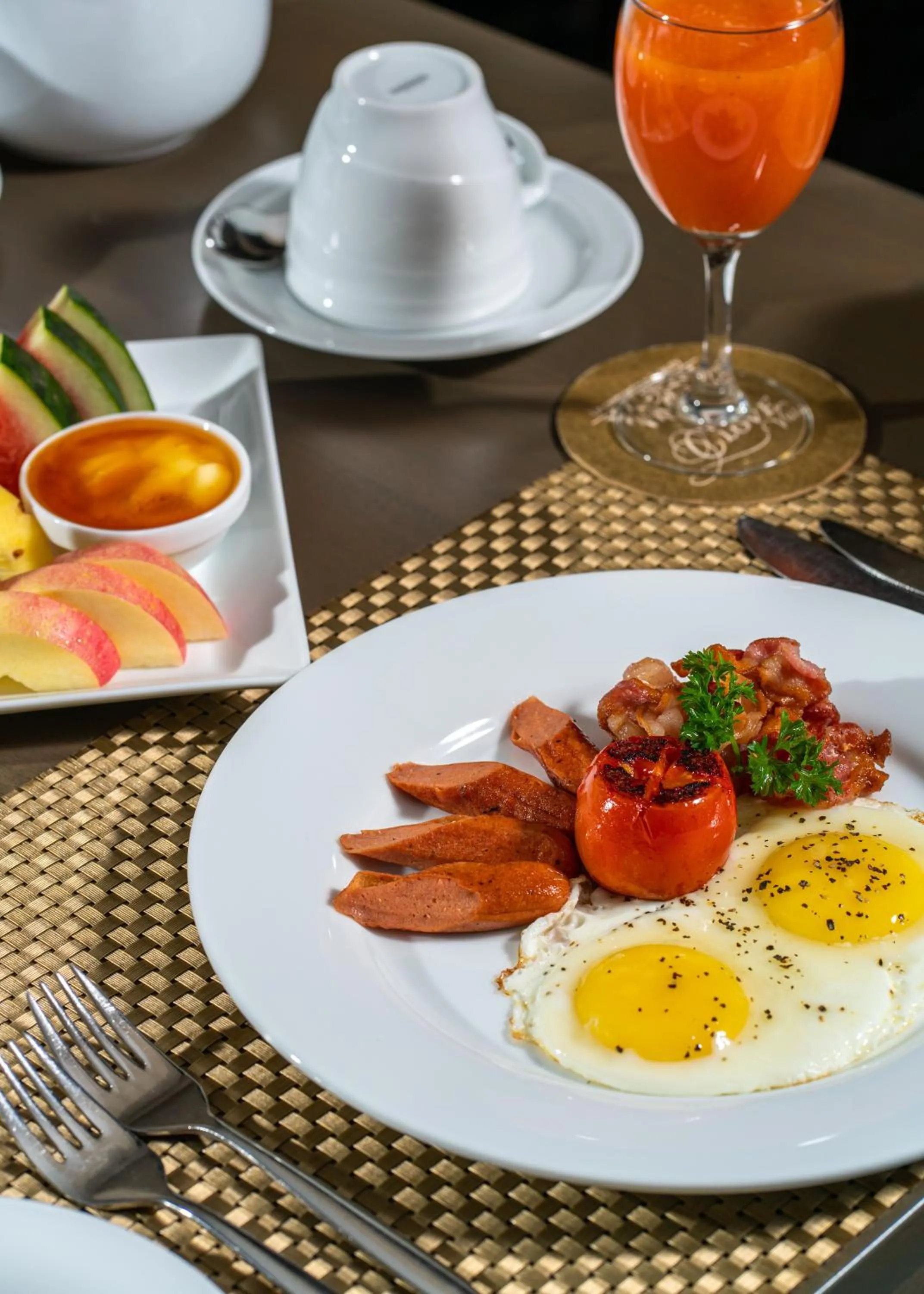 Restaurant/places to eat in Clove Villa