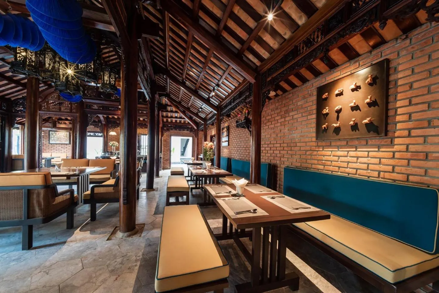 Restaurant/places to eat in De An Hotel