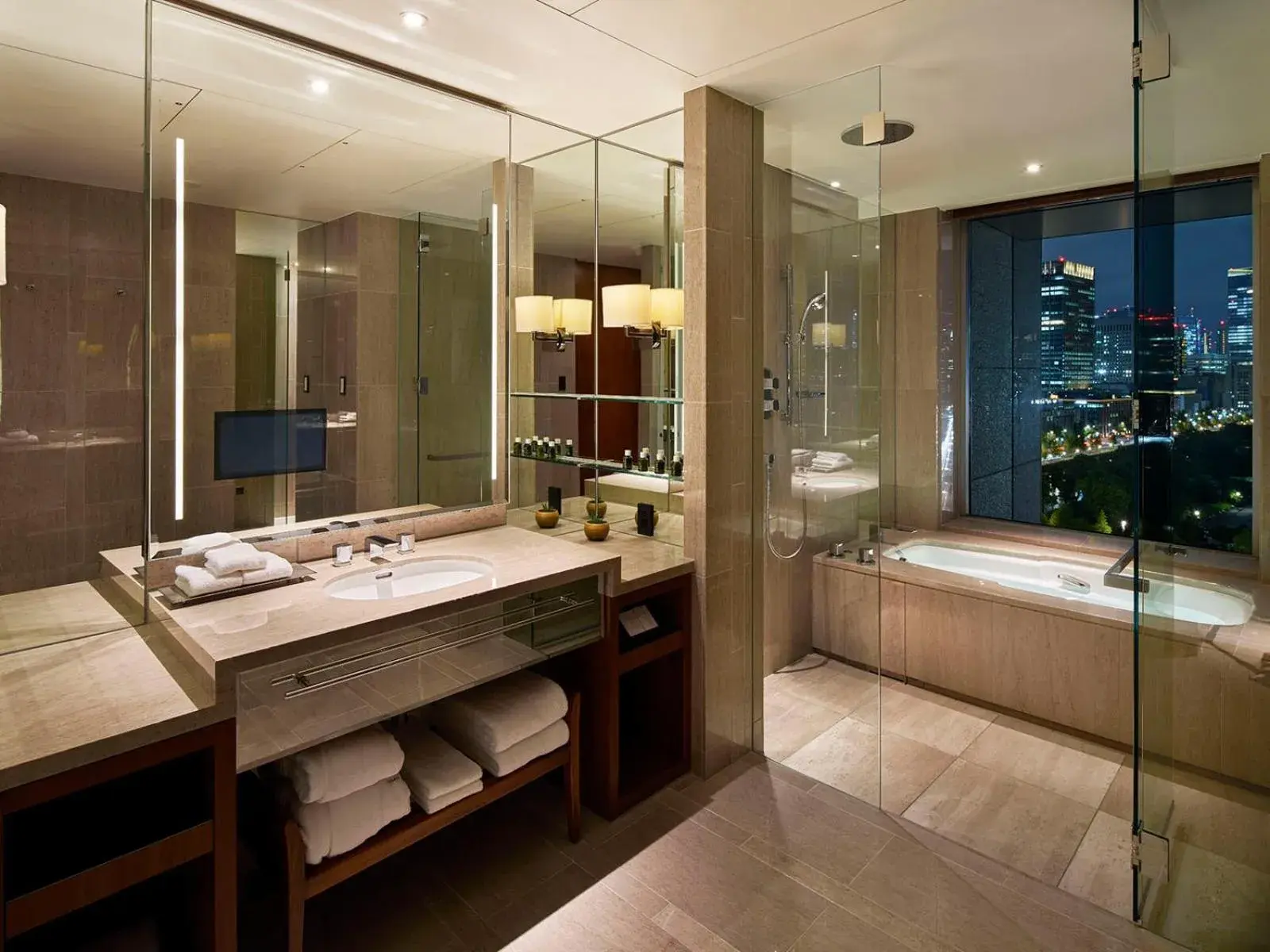 Grand Deluxe Twin Room - single occupancy in Palace Hotel Tokyo Grand Deluxe Twin Room - single occupancy in Palace Hotel Tokyo