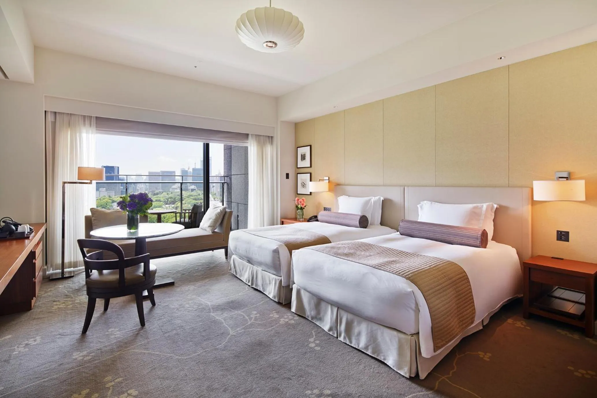 Bed in Palace Hotel Tokyo