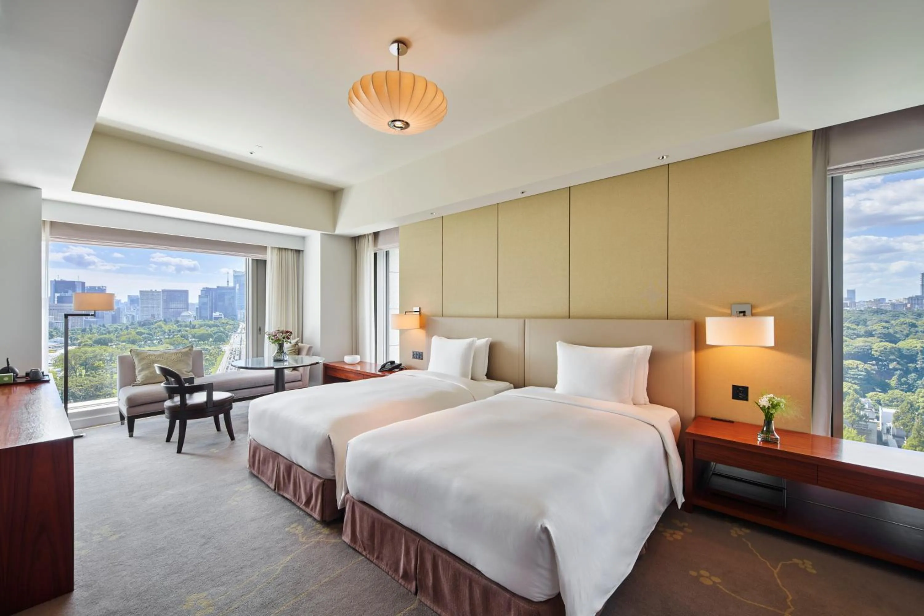 Bed in Palace Hotel Tokyo