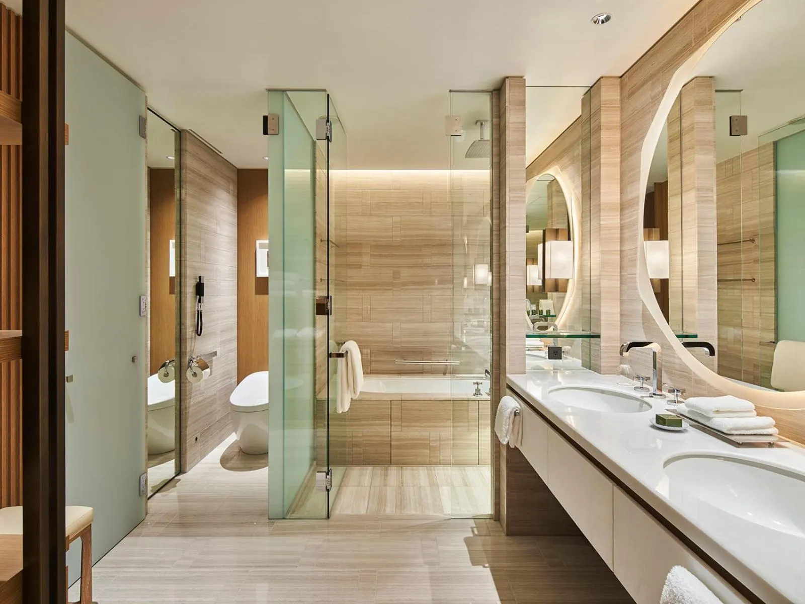 Bed in Palace Hotel Tokyo