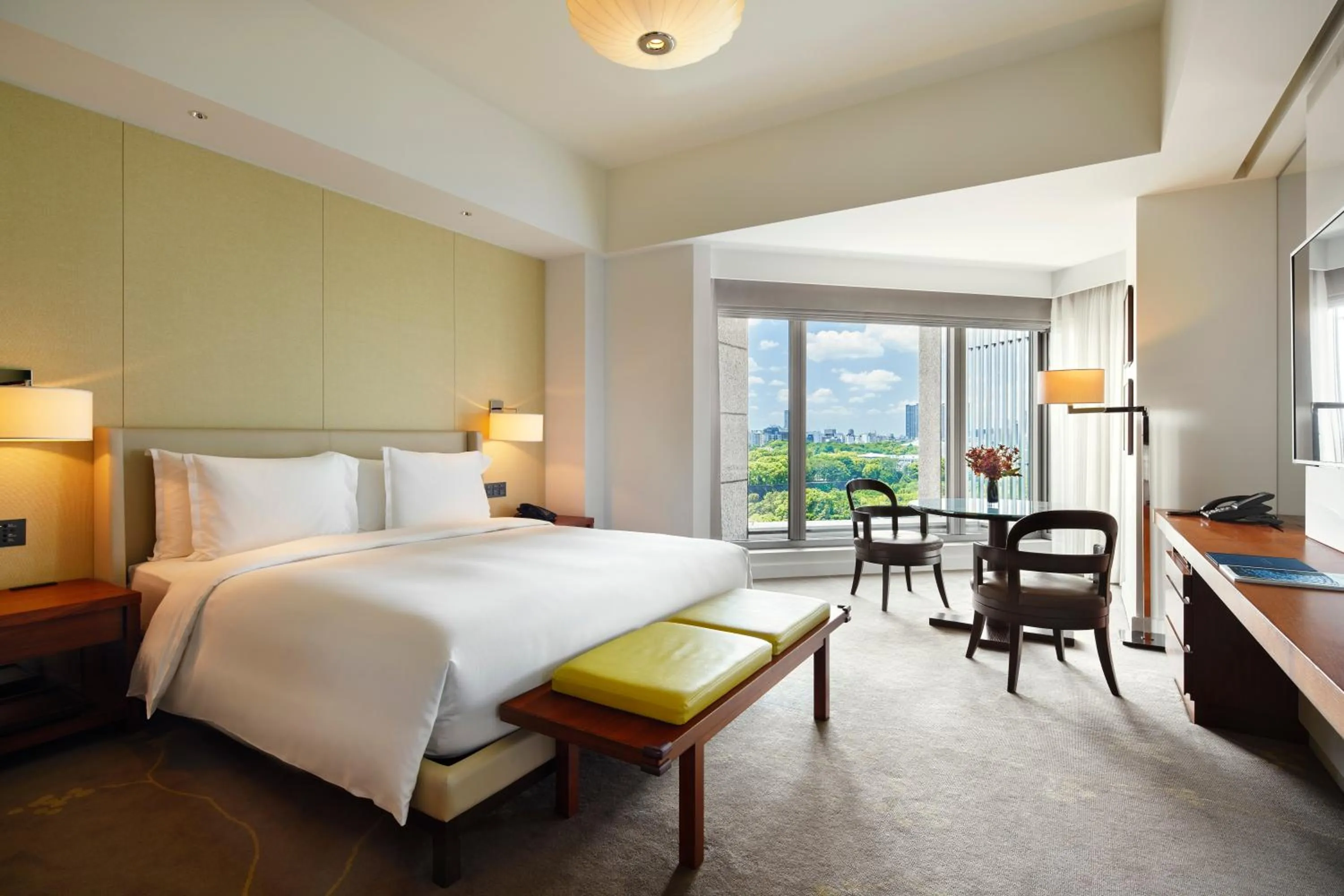 Photo of the whole room, Bed in Palace Hotel Tokyo