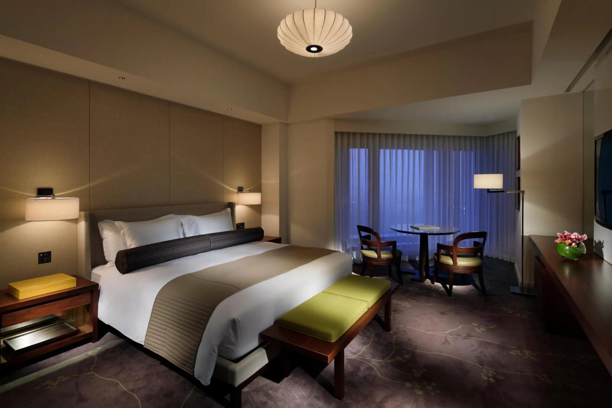 Bed in Palace Hotel Tokyo