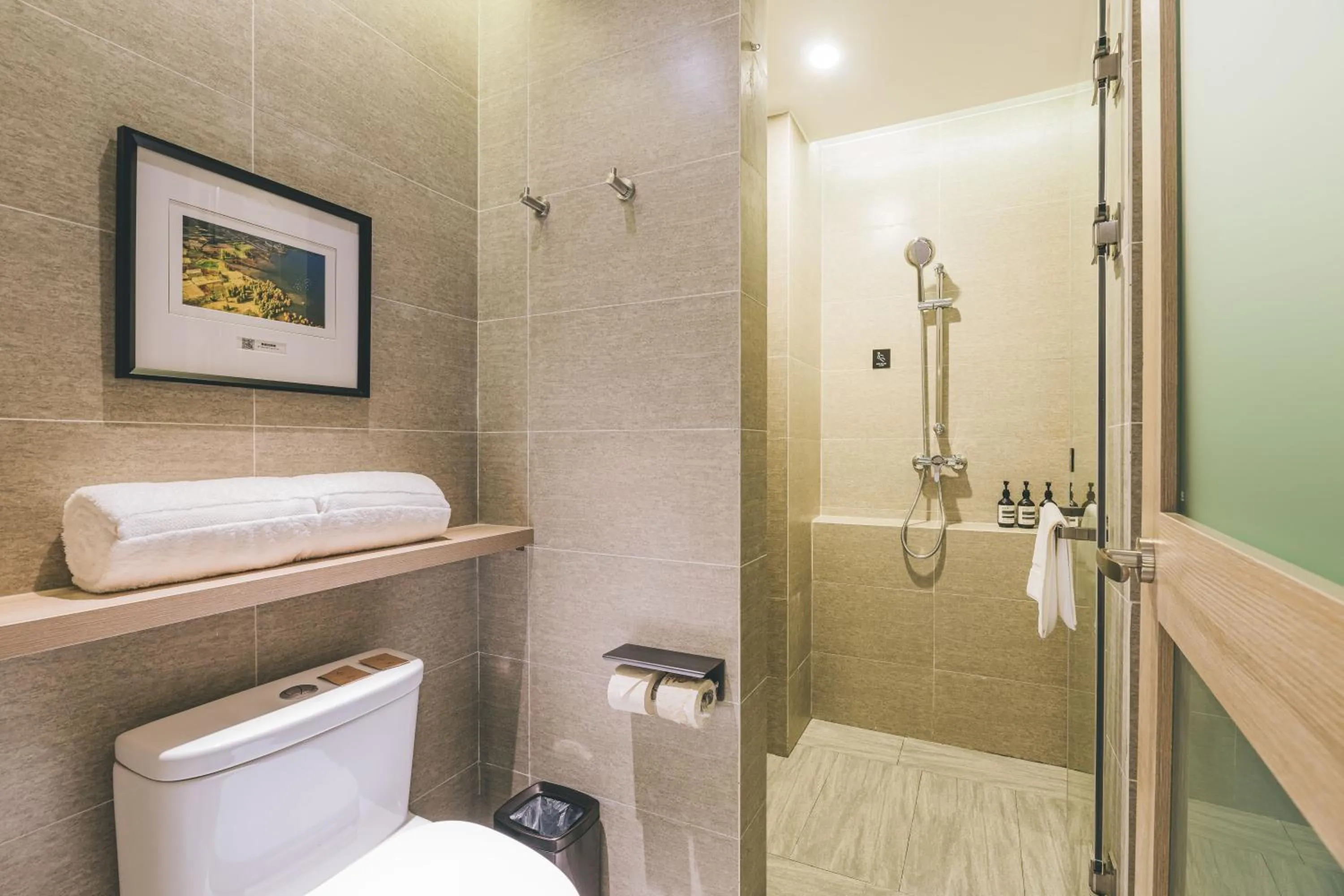 Shower in Atour Hotel Ningbo Airport Yinzhou Avenue