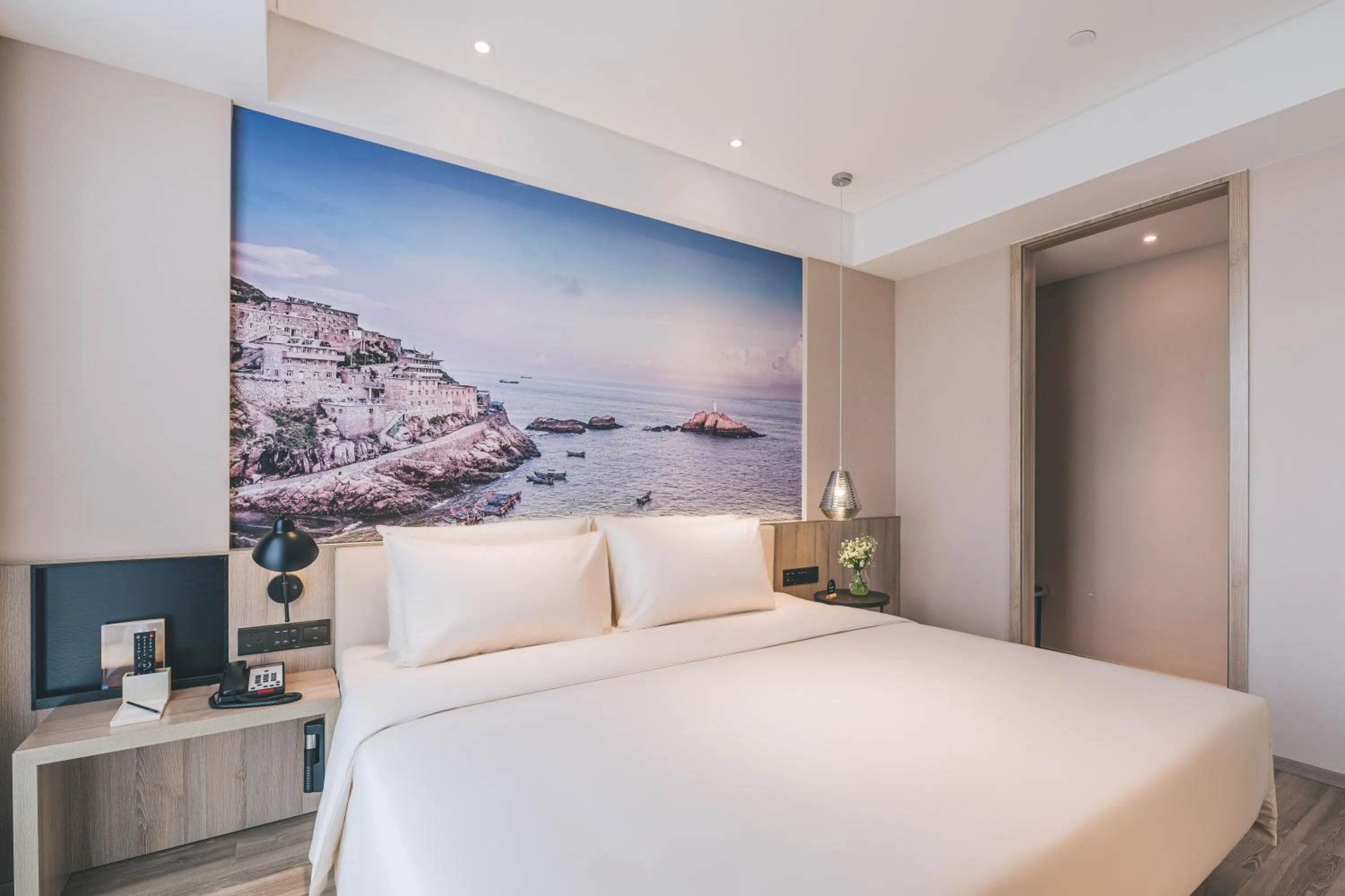 Photo of the whole room, Bed in Atour Hotel Ningbo Airport Yinzhou Avenue