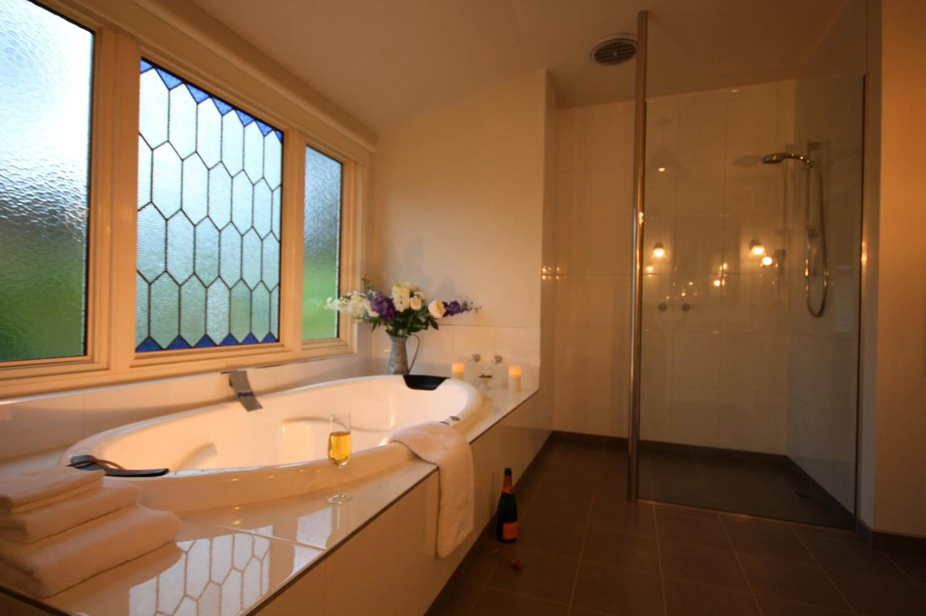 Hot Tub in Marysville Garden Cottages