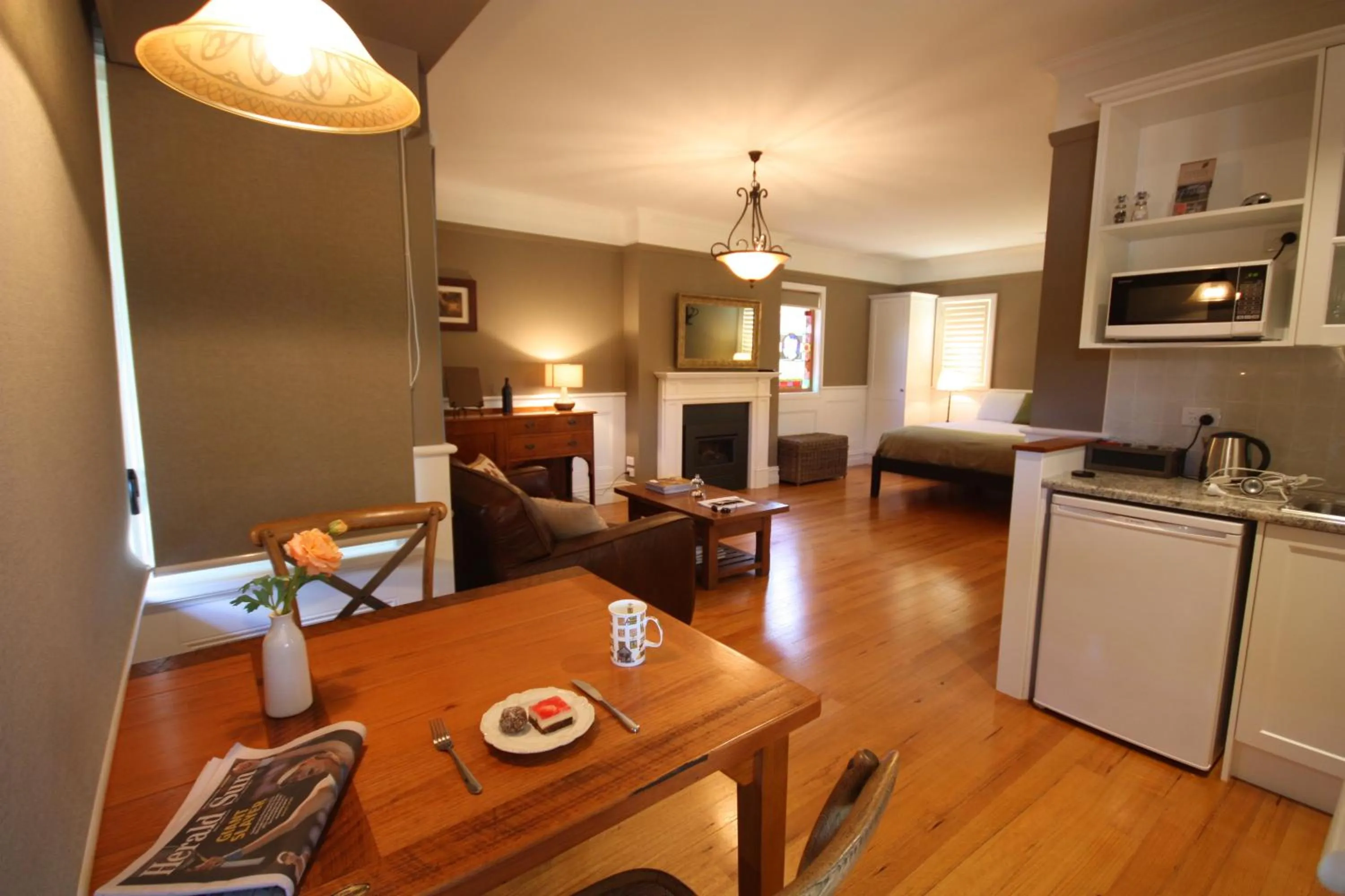Kitchen or kitchenette in Marysville Garden Cottages