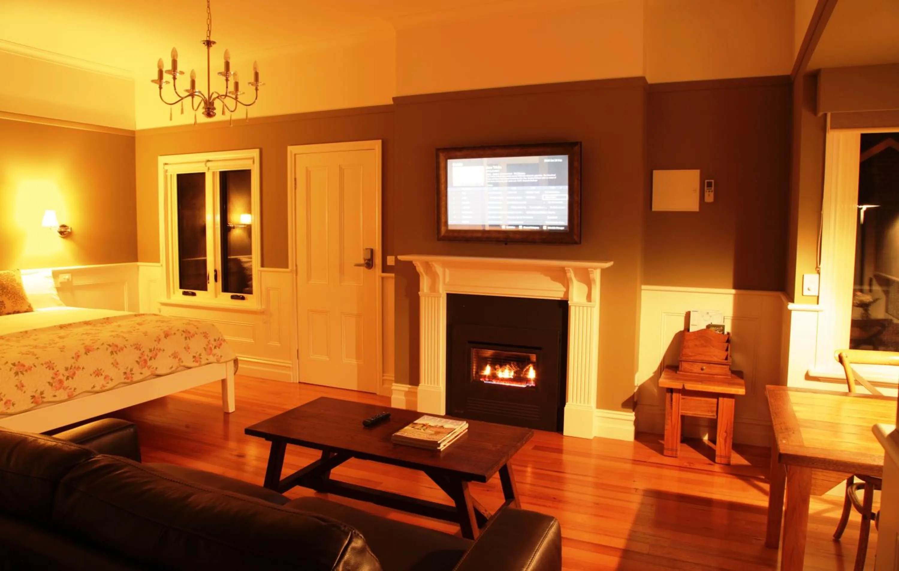 Photo of the whole room in Marysville Garden Cottages