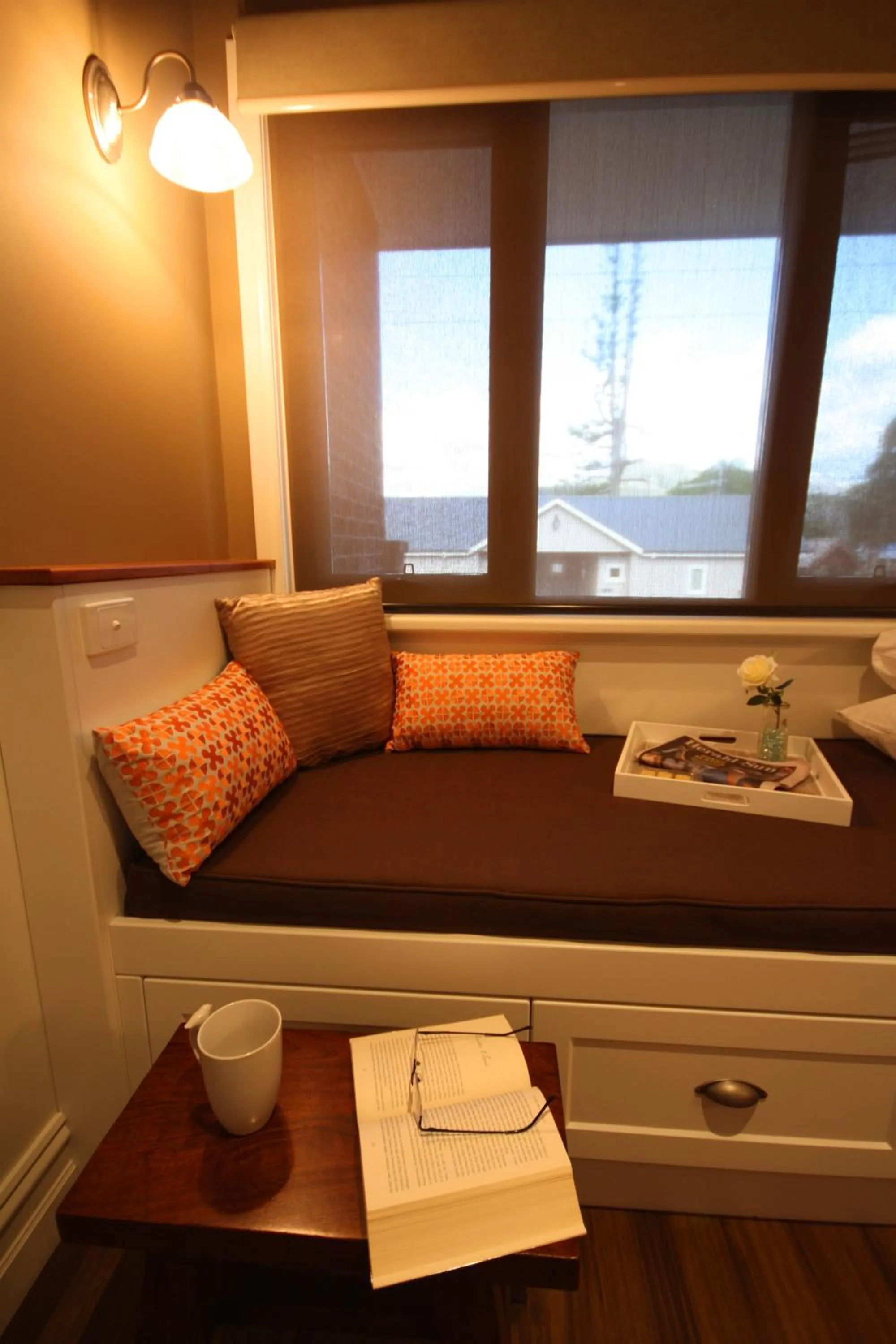 Seating area in Marysville Garden Cottages