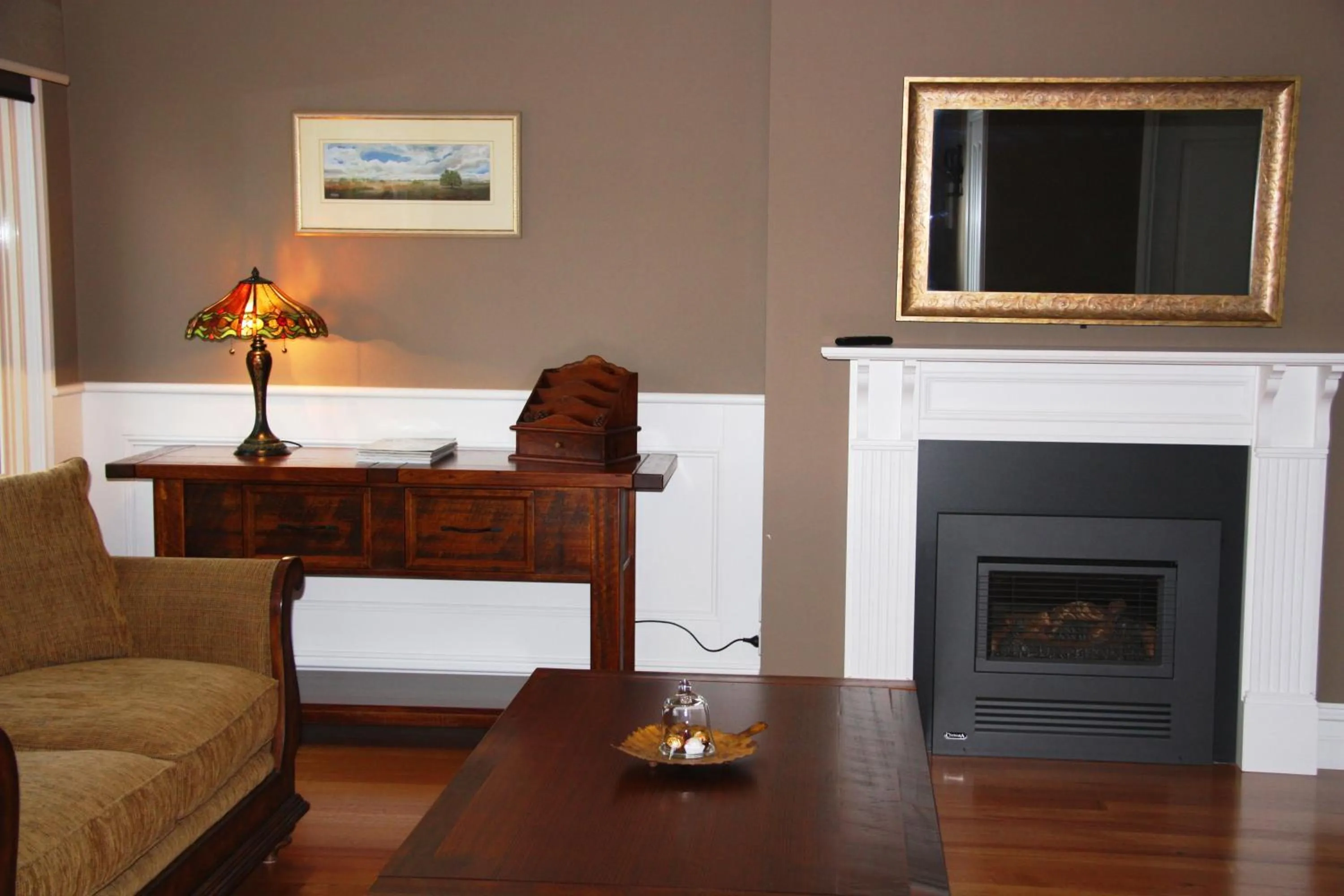 Photo of the whole room in Marysville Garden Cottages
