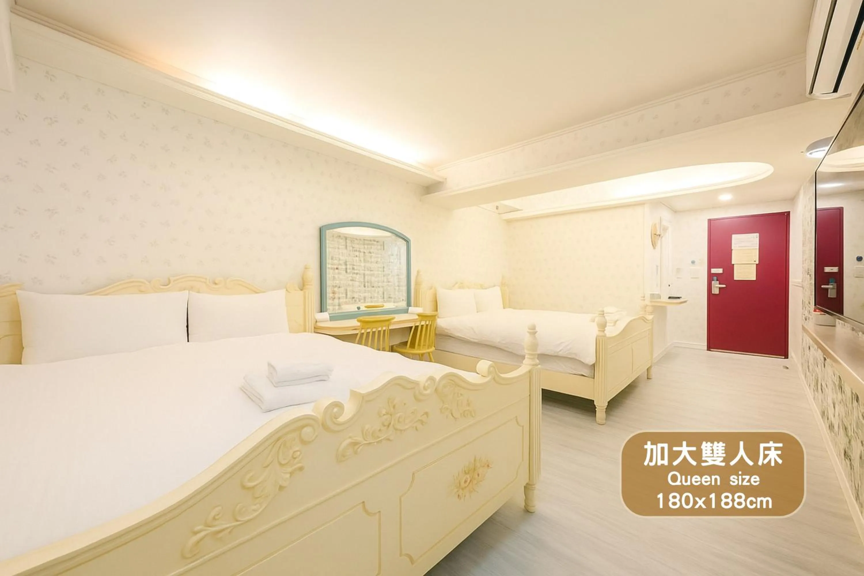 Bed in Elizabeth Hotel