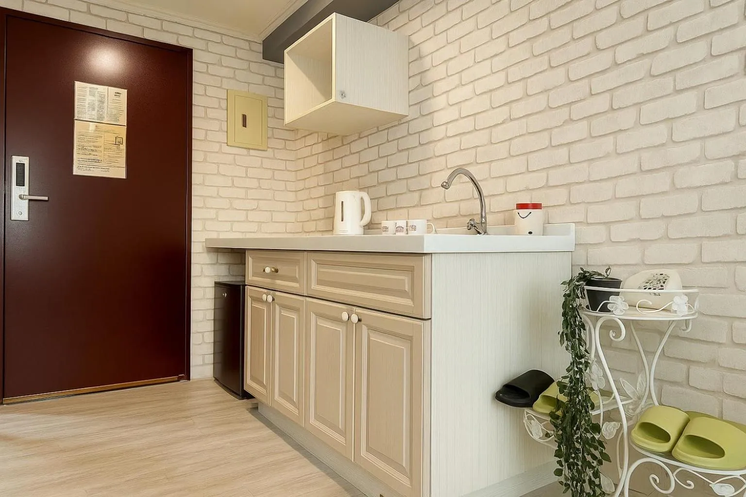 Kitchen or kitchenette in Elizabeth Hotel