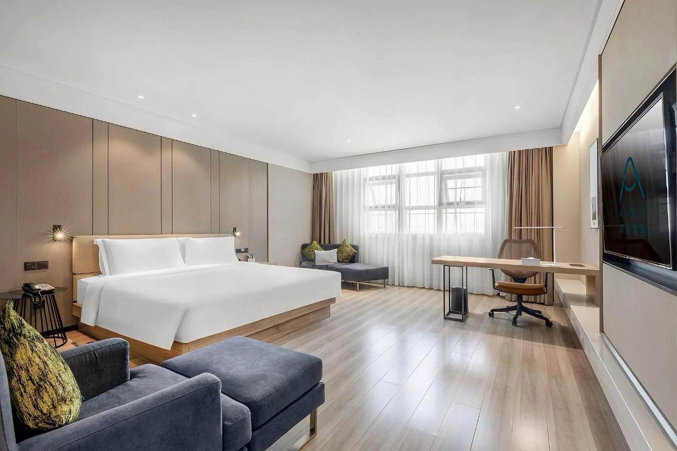 Photo of the whole room, Bed in Atour Hotel (Chengdu Tongzilin)