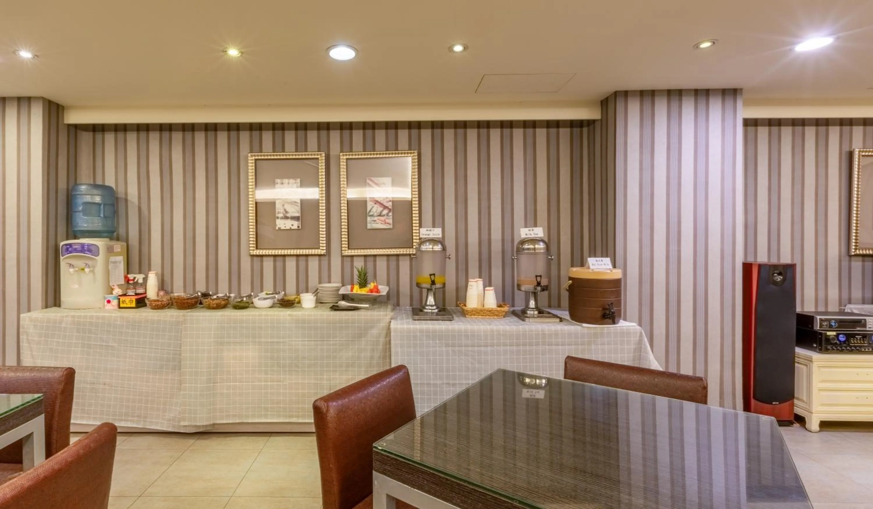 Restaurant/places to eat in Ren Mei Fashion Hotel